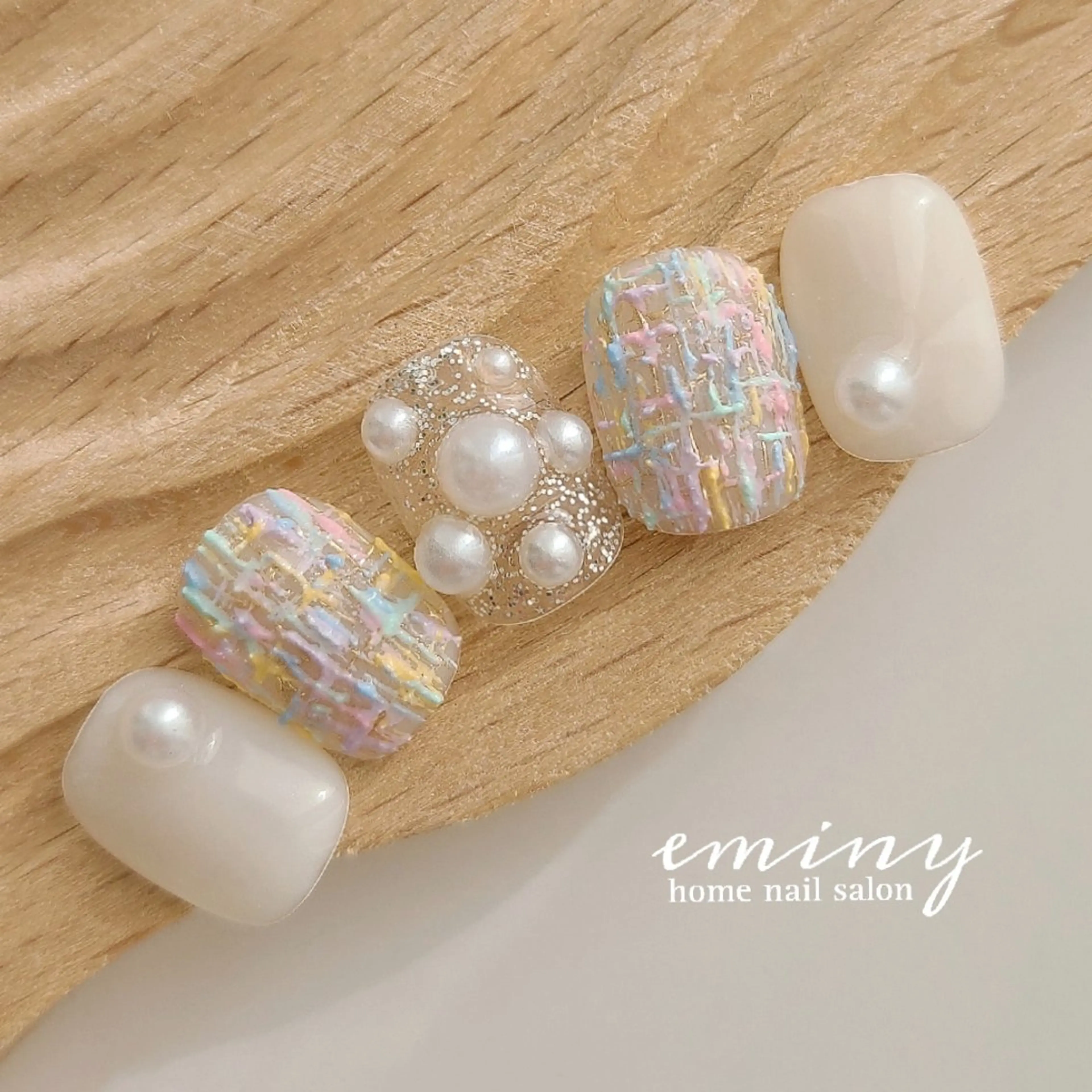 ネイル オフィスネイル パステルネイル 春ネイル ツイードネイル ホワイト ハンドネイル nail salon  eminyのネイルデザイン