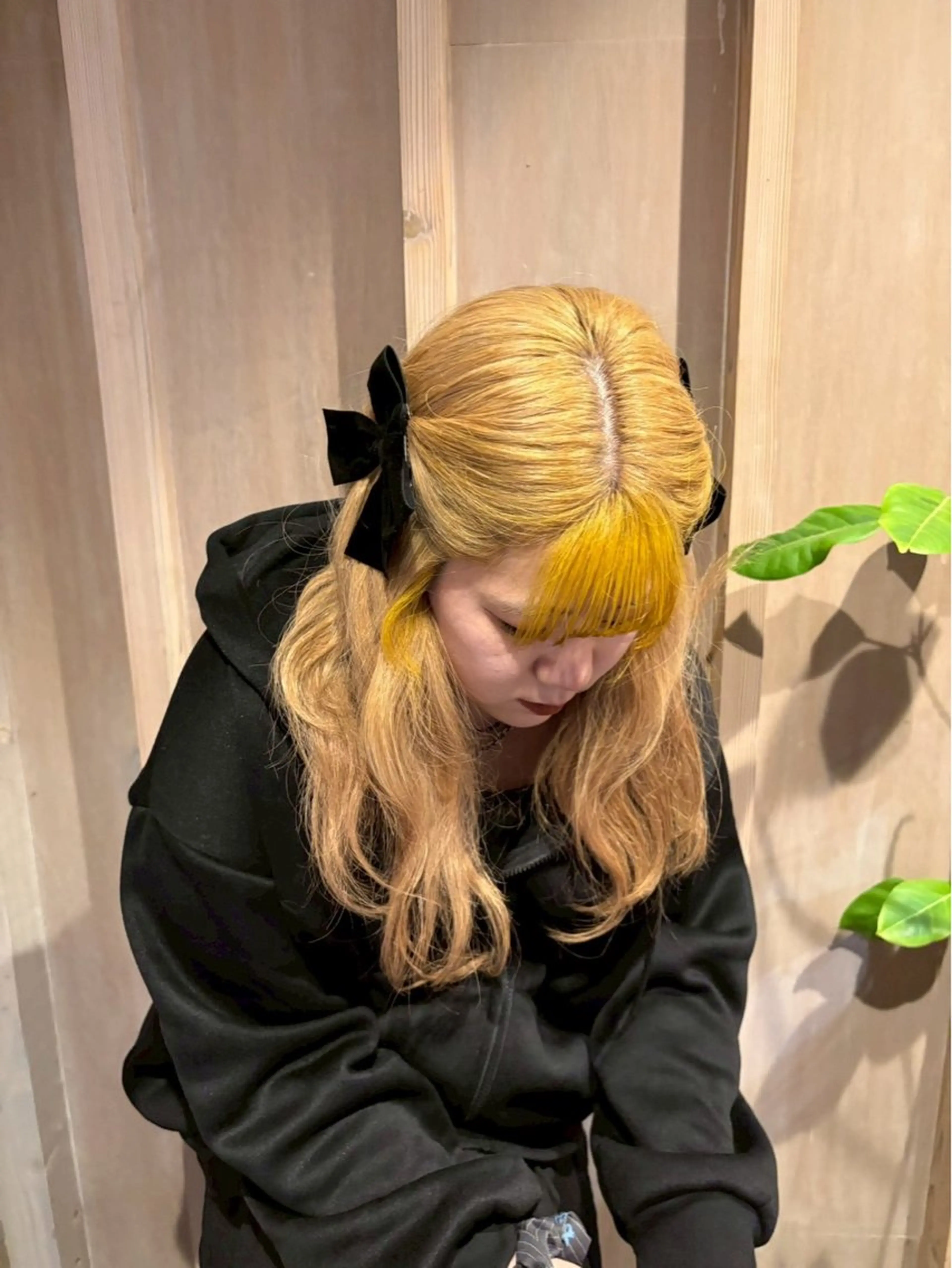 ロング カラー ヘアセット Nino hair garden所属・実生miu 個性派ハイトーンのヘアスタイル