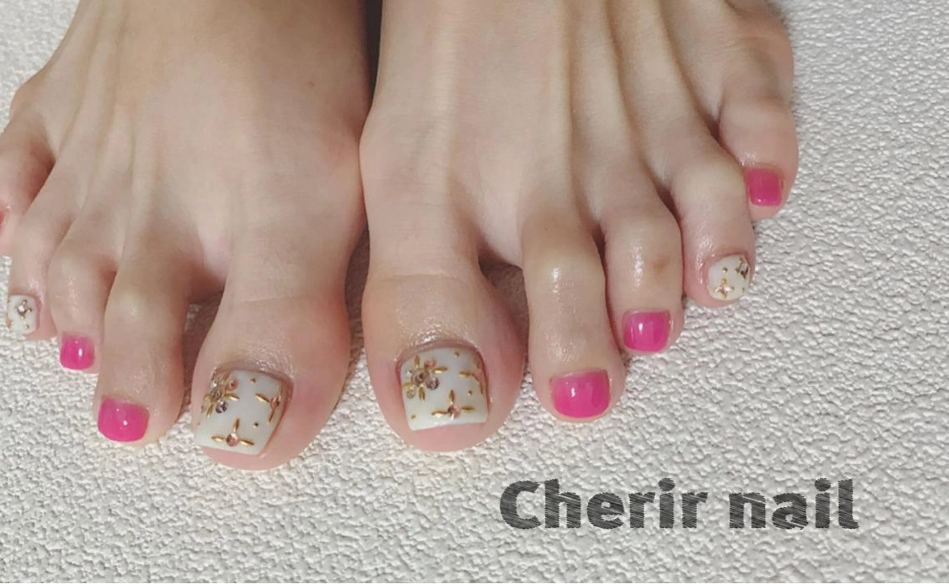 ネイル アートネイル ピンク ストーンネイル 夏ネイル Cherirnail kaoriのネイルデザイン