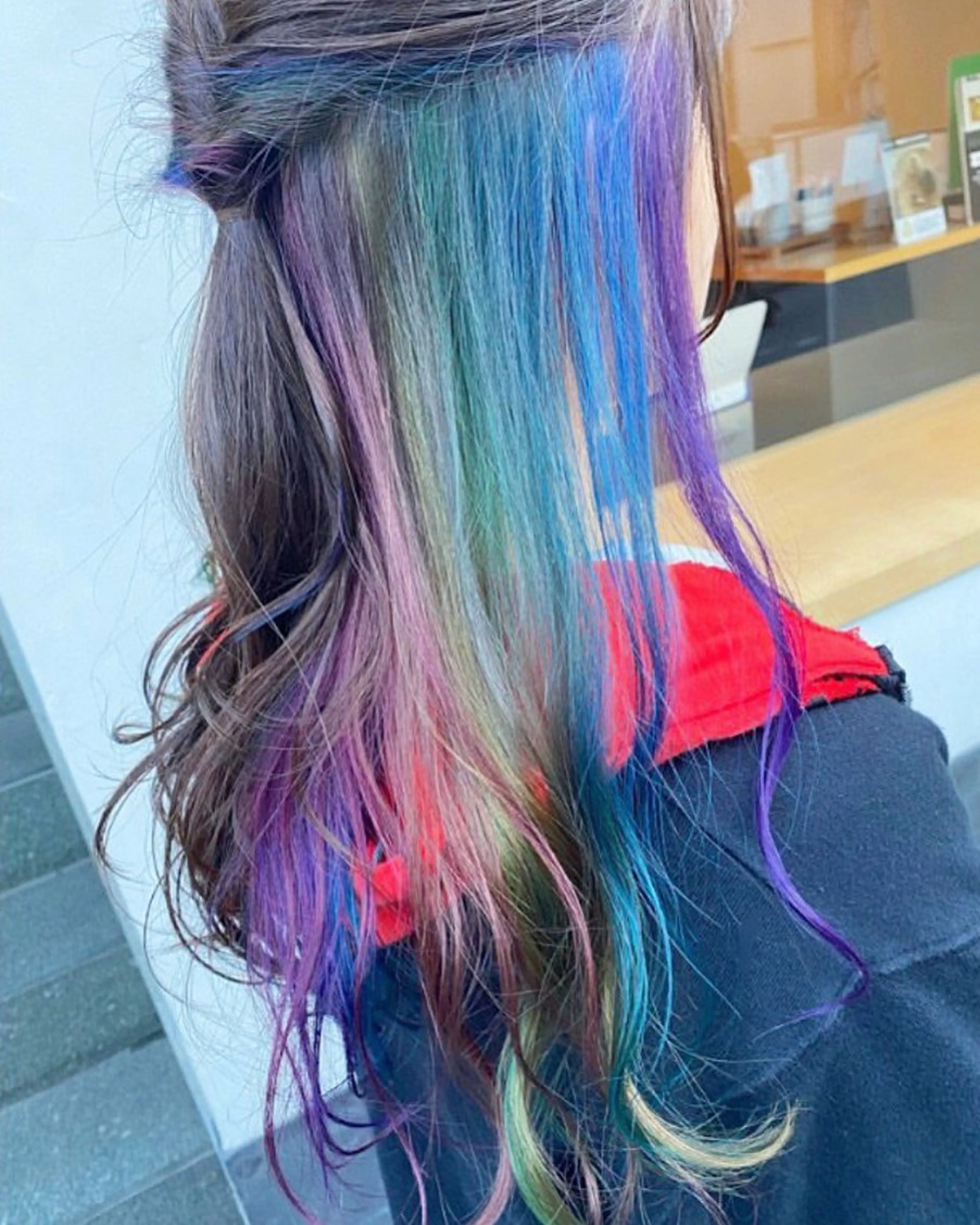 ロング カラー ブリーチ イヤリングカラー インナーカラー ユニコーンカラー カット ヘアカラー トリートメント 原宿サロン代表 デザインカラー伊藤卓のヘアスタイル