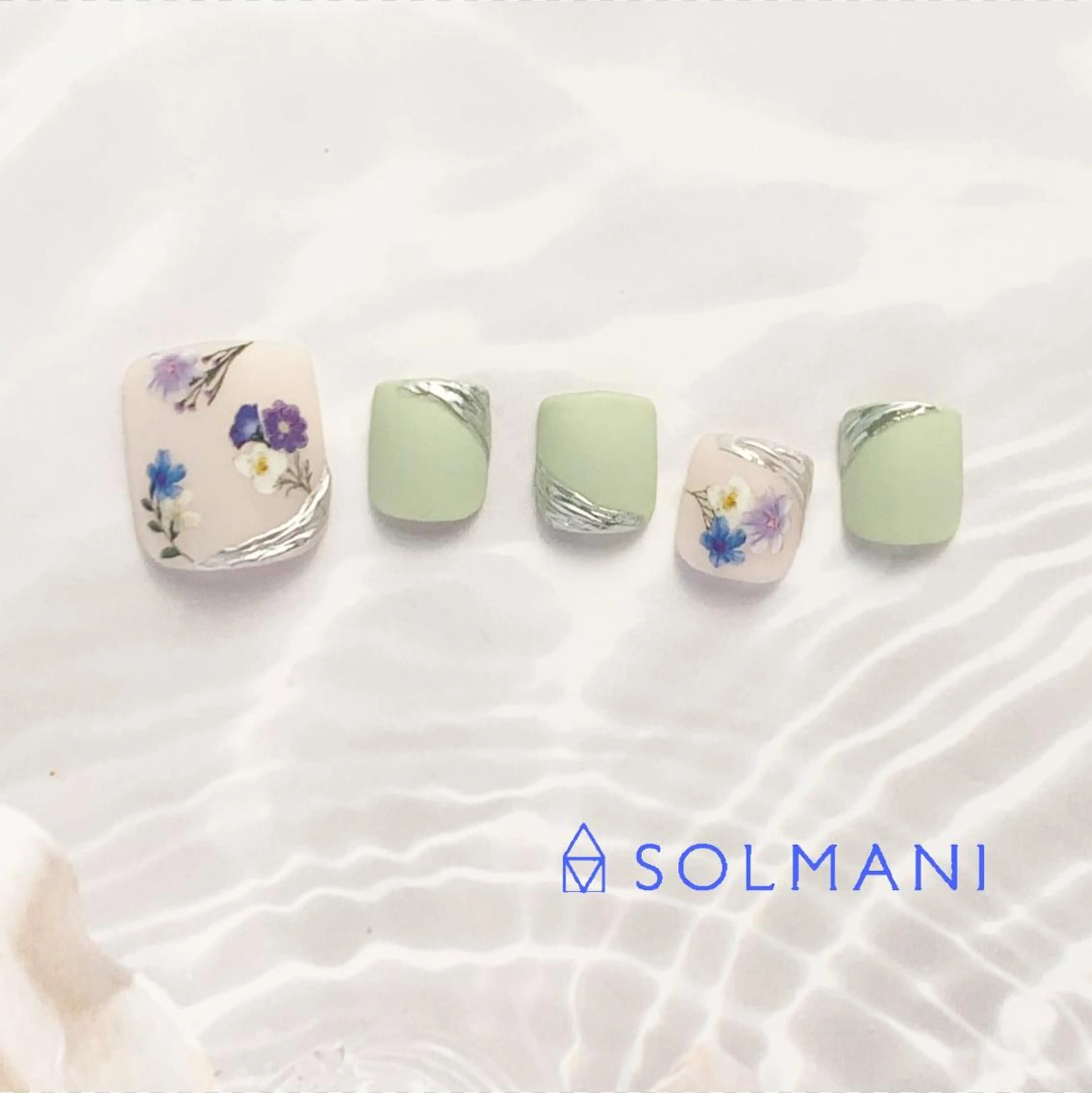 ネイル フラワーネイル フットネイル ミラーネイル SOLMANI 予約担当のネイルデザイン