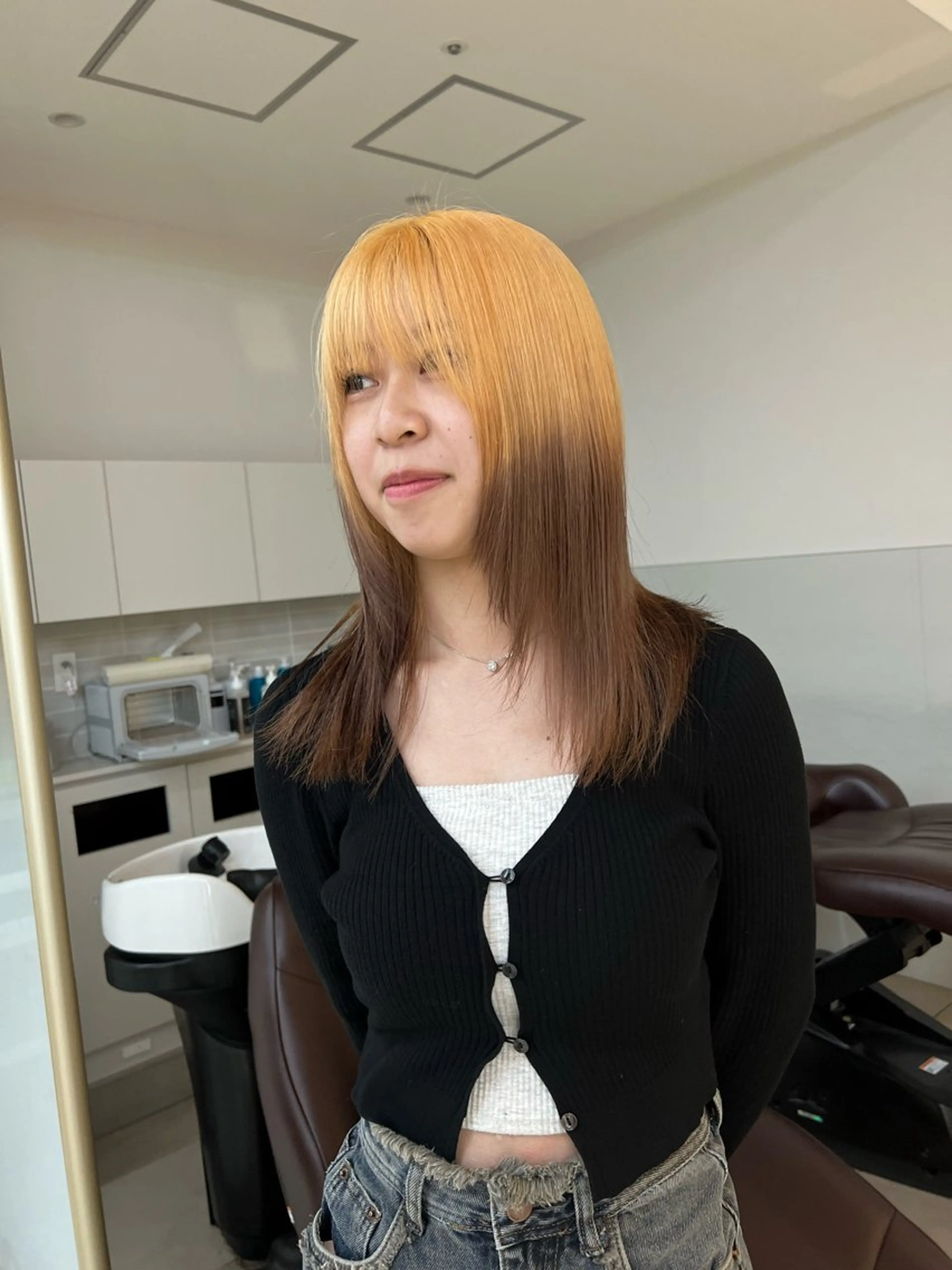 ミディアム カラー アッシュ アッシュブラウン ブリーチ ブラウンカラー ケアブリーチ ヘアカラー トリートメント ヘアセット レイヤー専門家 ダブルカラー修のヘアスタイル