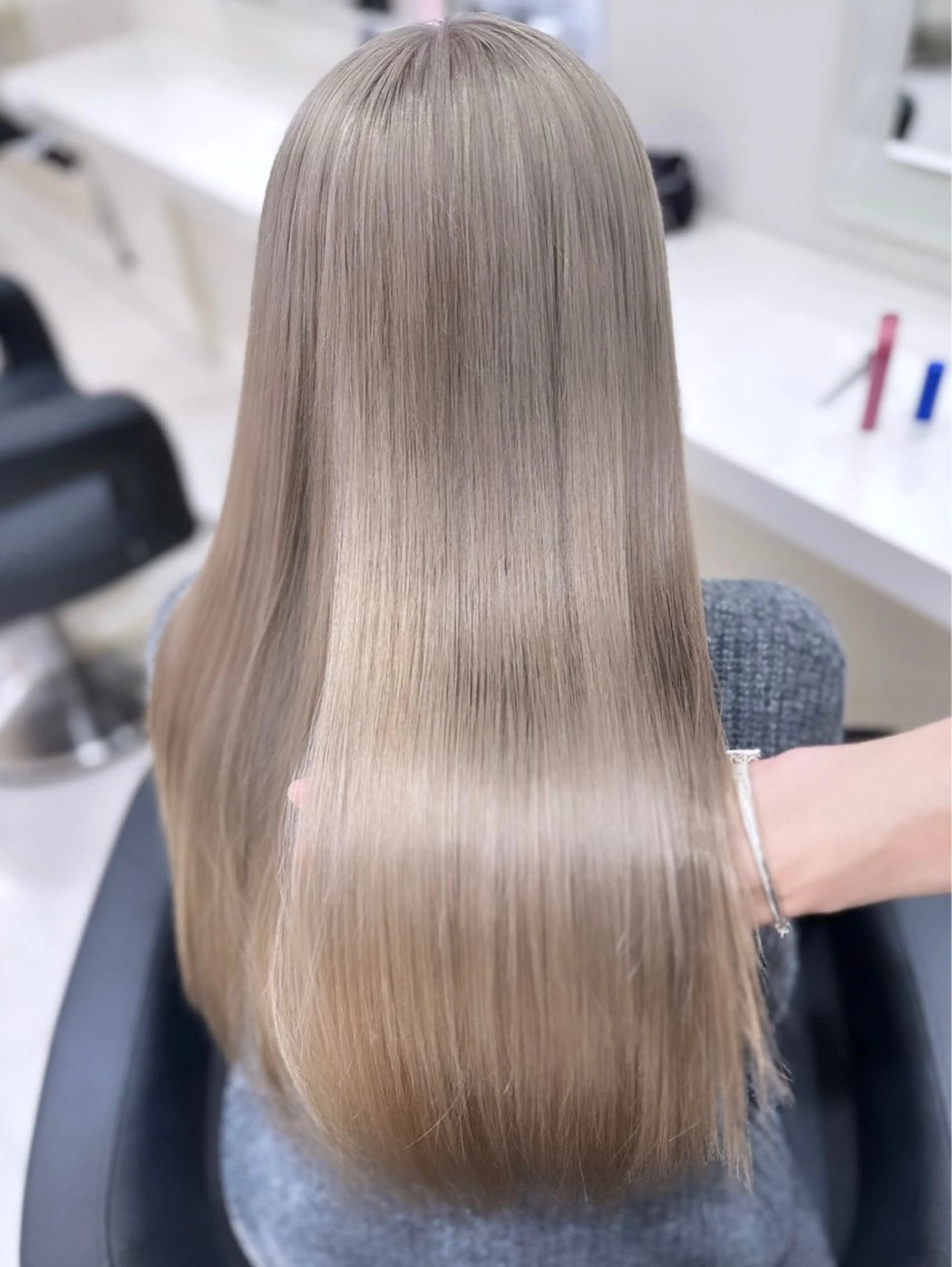 ロング カラー ヘアアレンジ カット ヘアカラー トリートメント 艶カラー/ハイトーン /レイヤーカットのヘアスタイル