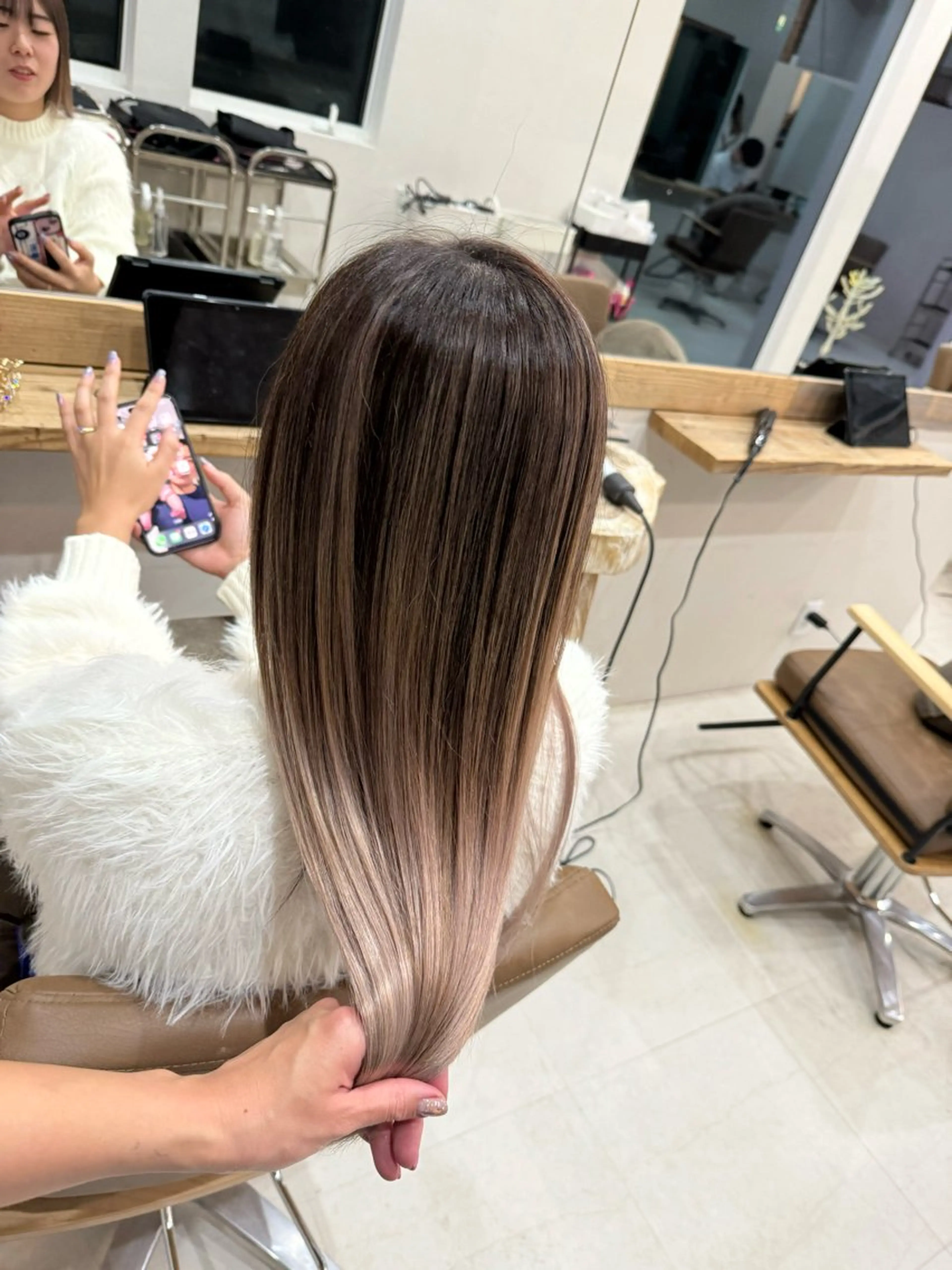 ロング ヘアカラー アルーナビューティデザイン所属・鈴木 妃帆未のヘアスタイル