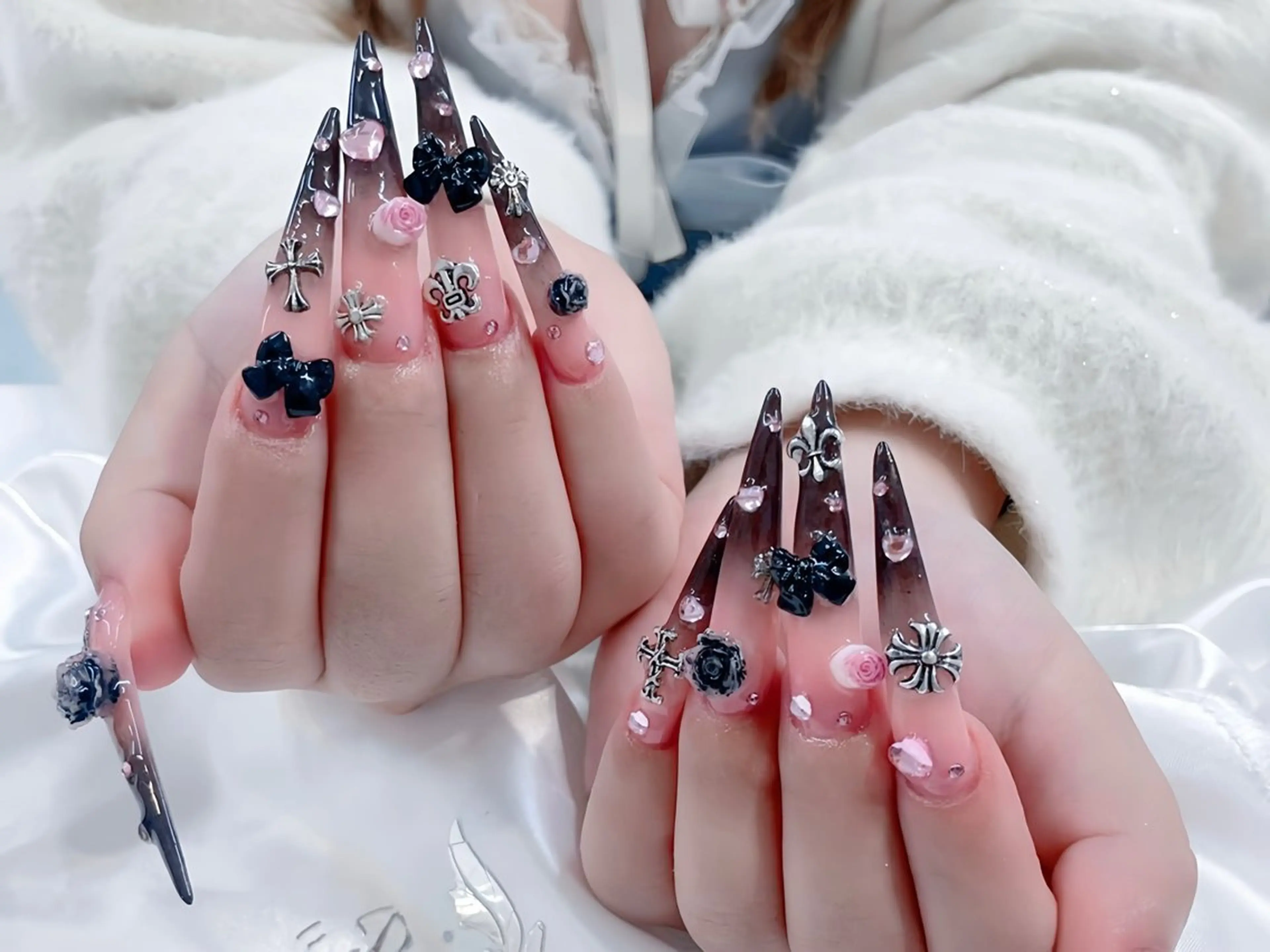 ネイル ボルドー フレンチネイル グラデーション キラキラネイル 韓国ネイル ハンドネイル Rin Nail Shinokuboのネイルデザイン