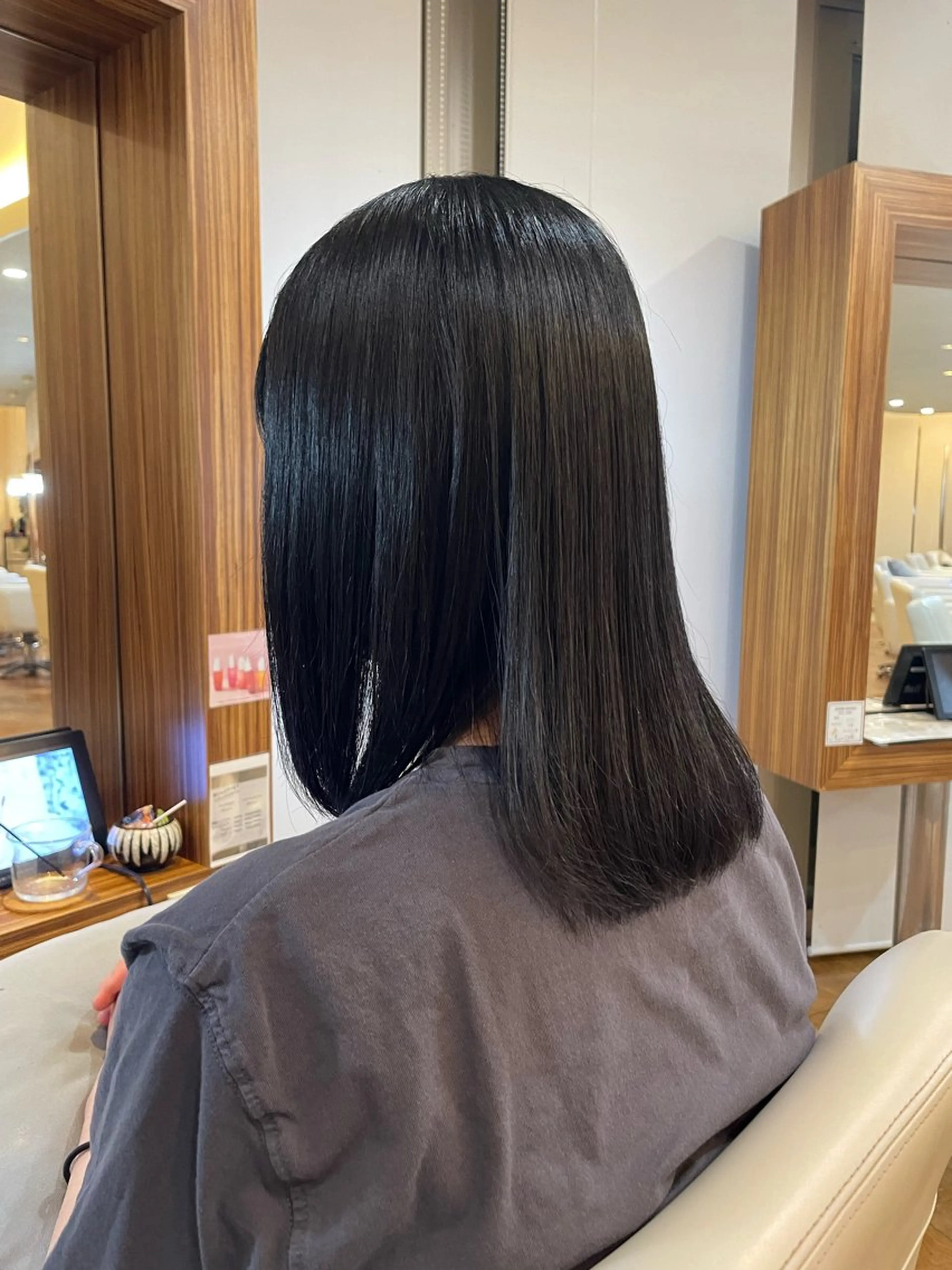 ミディアム 本多 美羽のヘアスタイル