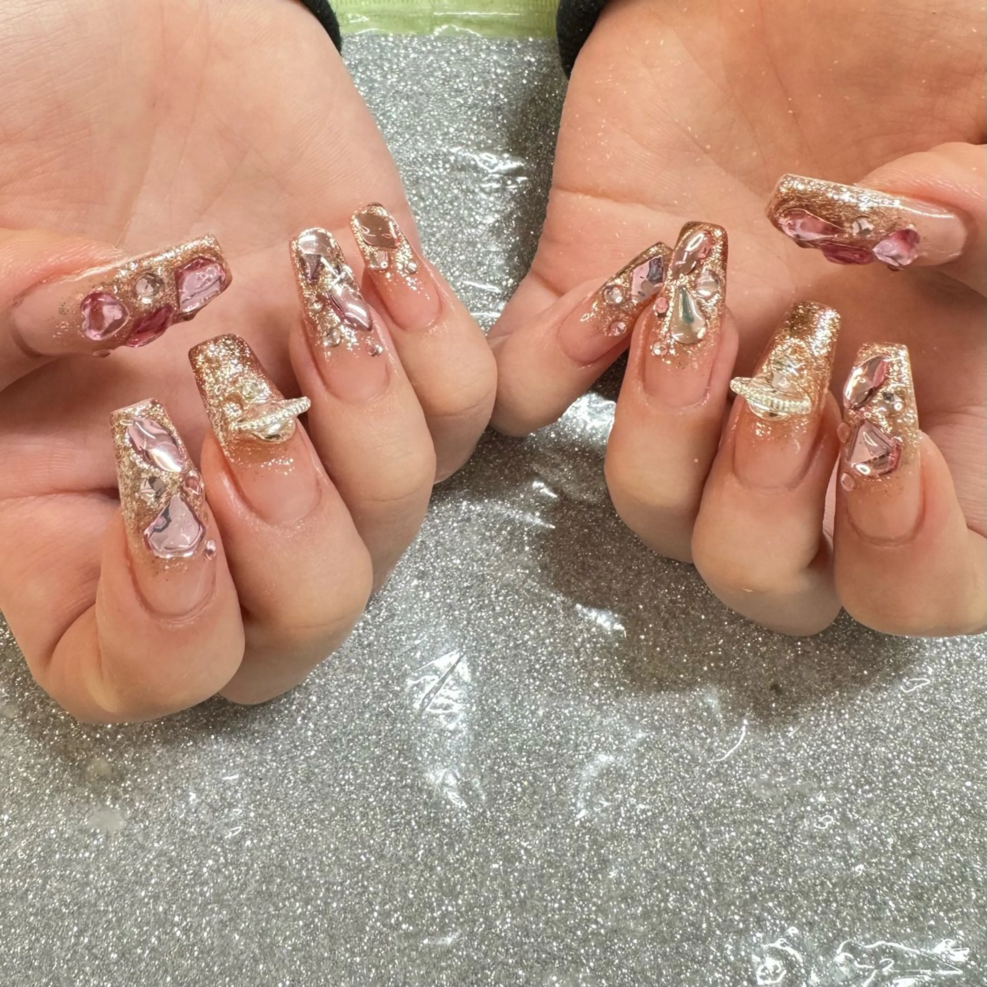 ネイル ハンドネイル VIERU 🌈🎀💖のネイルデザイン