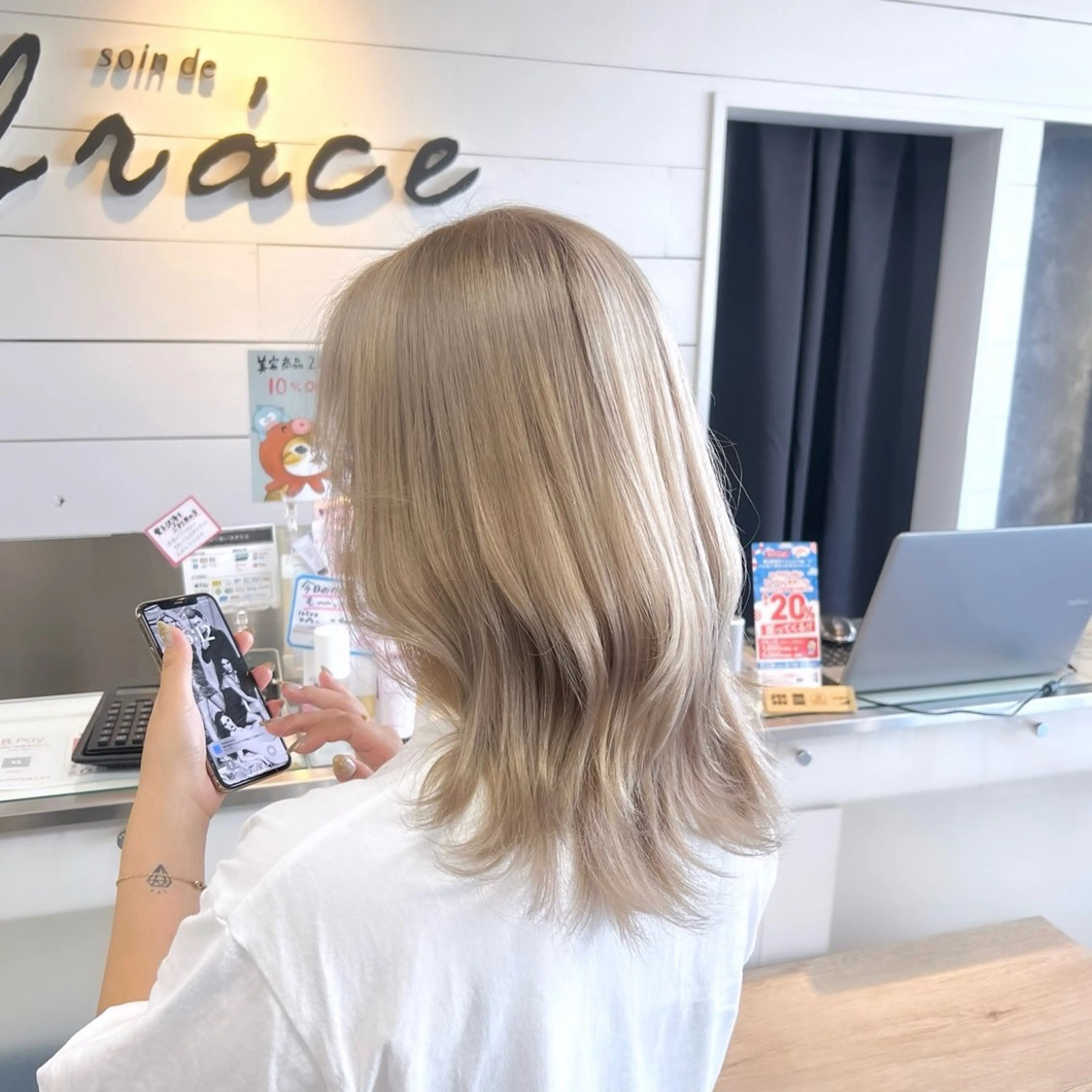 セミロング three若林 那津のヘアスタイル