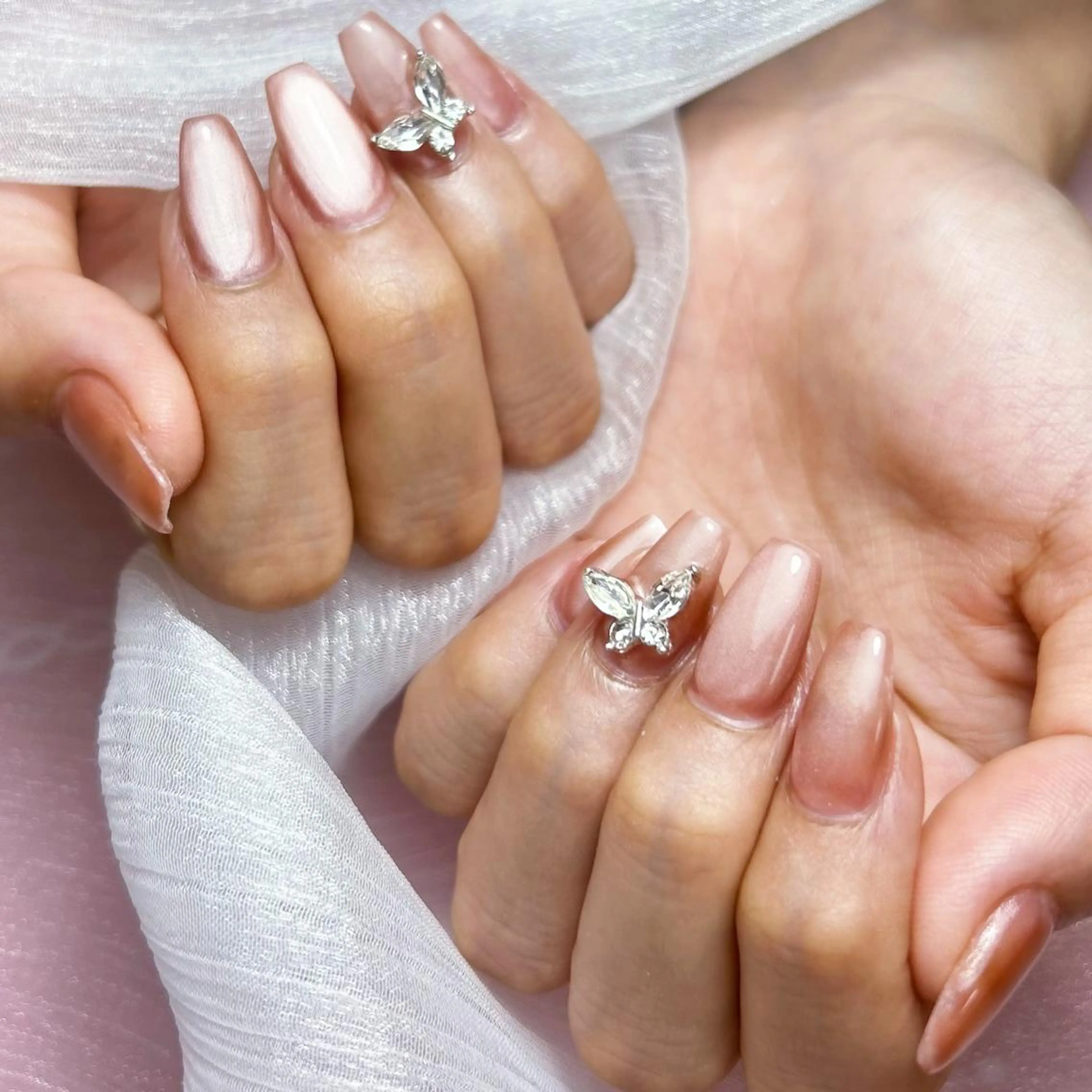 ネイル アートネイル オーロラネイル ガーリー キラキラネイル 韓国ネイル ハンドネイル DIANMOND NAIL🌸のネイルデザイン