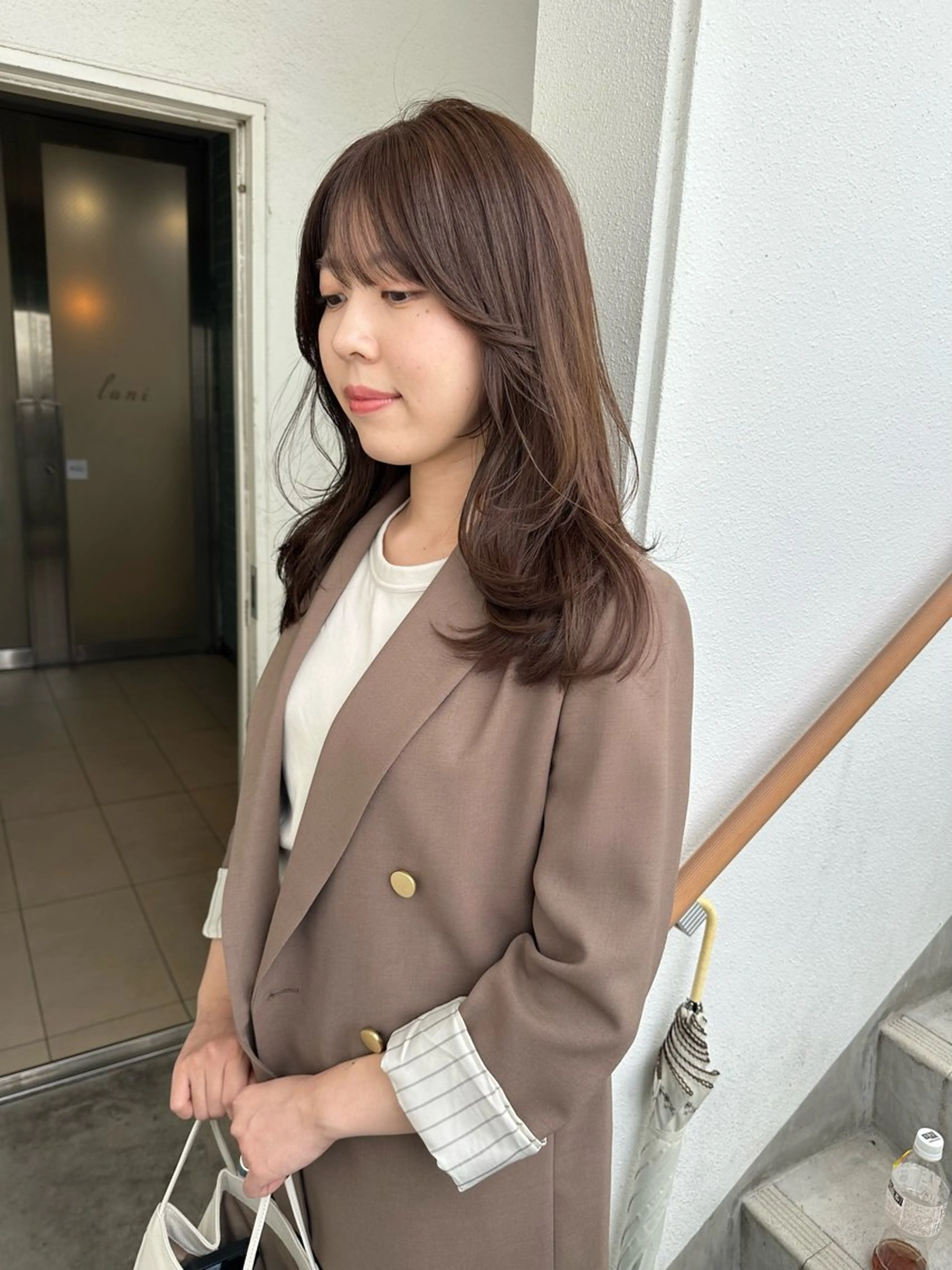 セミロング KAORU オリーブカラーのヘアスタイル