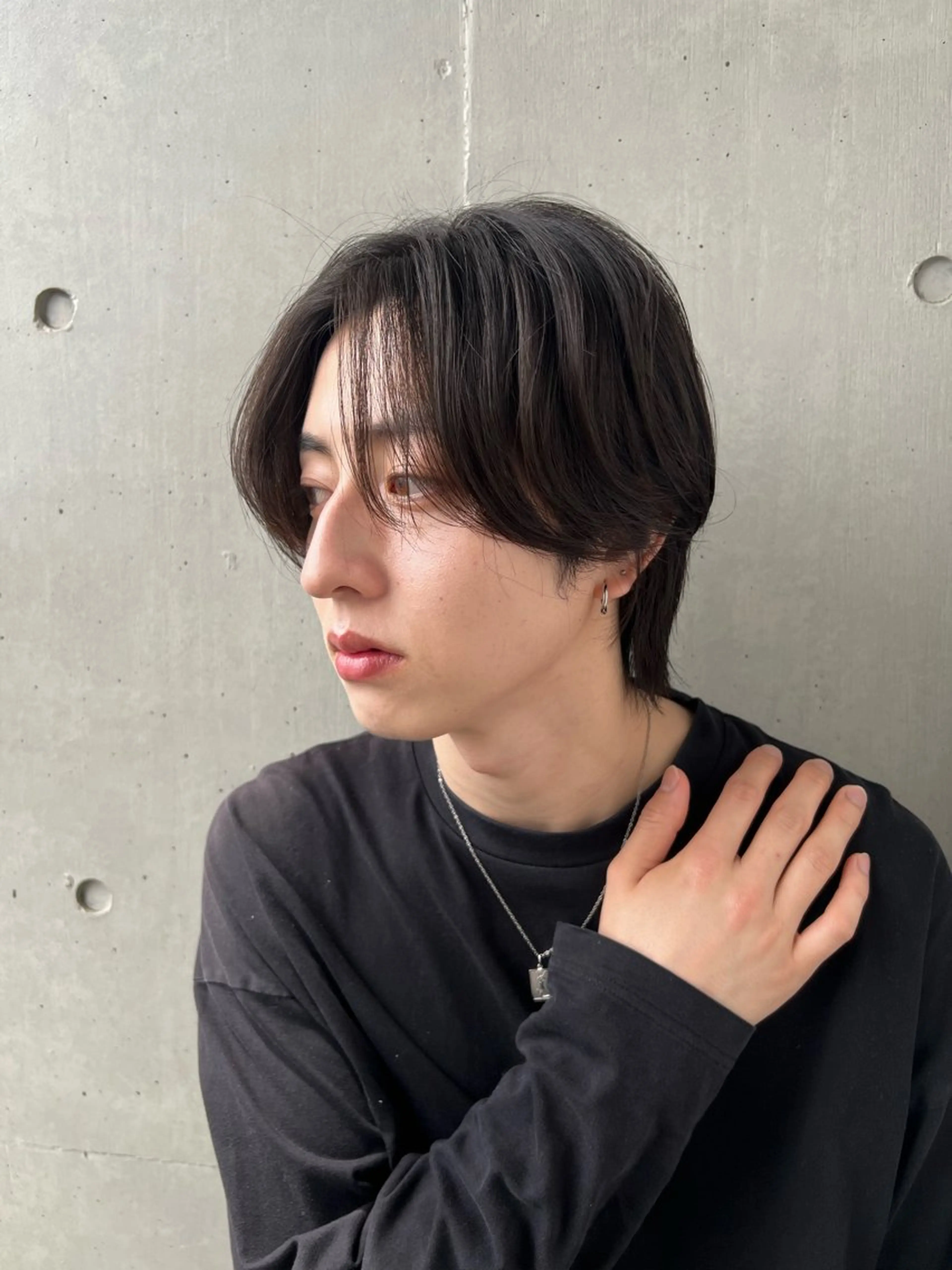 ミディアム メンズ カット 縮毛矯正 メンズ職人/センター パート/富沢真斗のヘアスタイル