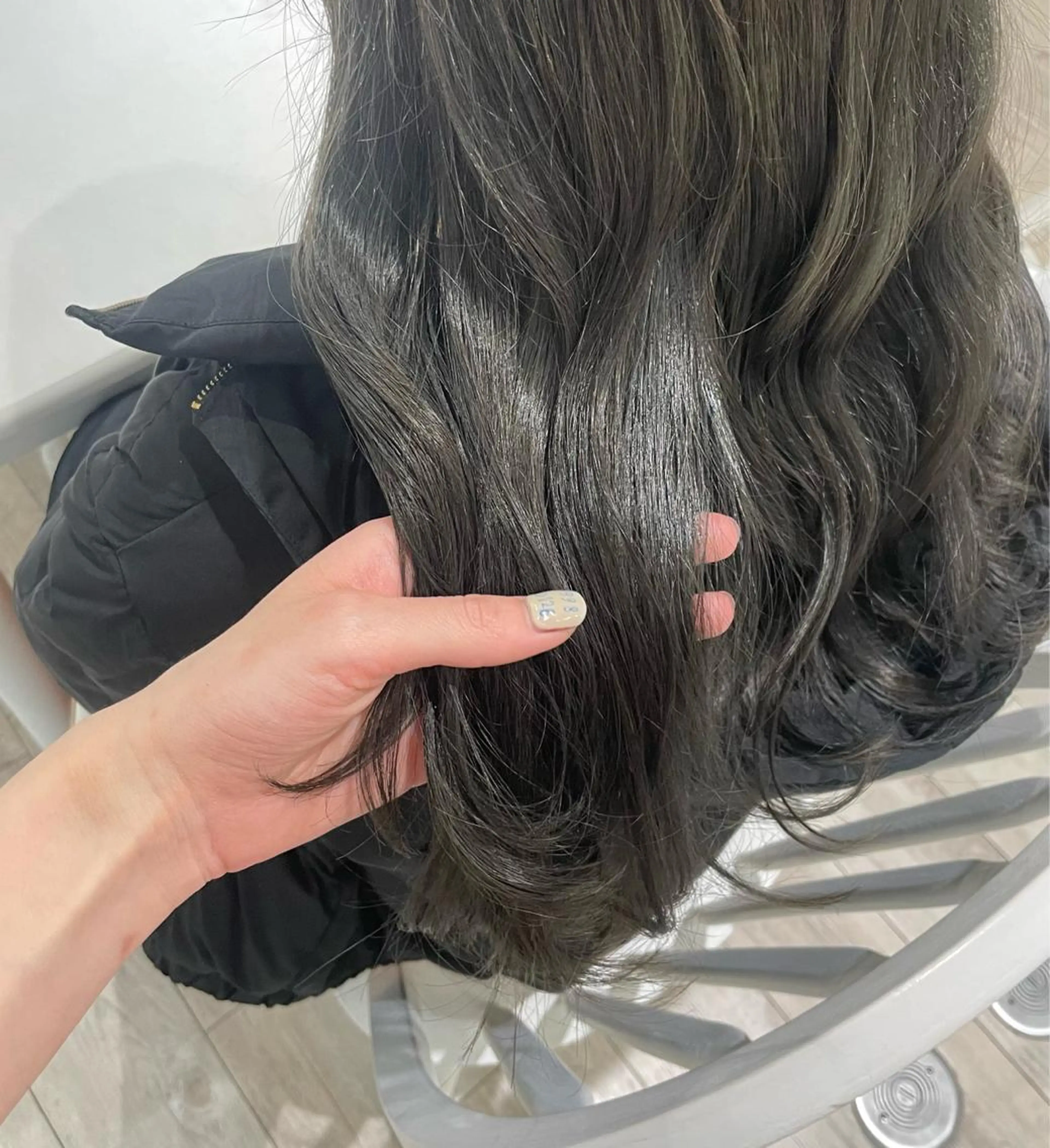 ロング カラー グレージュ オリーブグレージュ オリーブグレー Maisie所属・ヘアアレンジ/ 暖色🩵hazukiのヘアスタイル