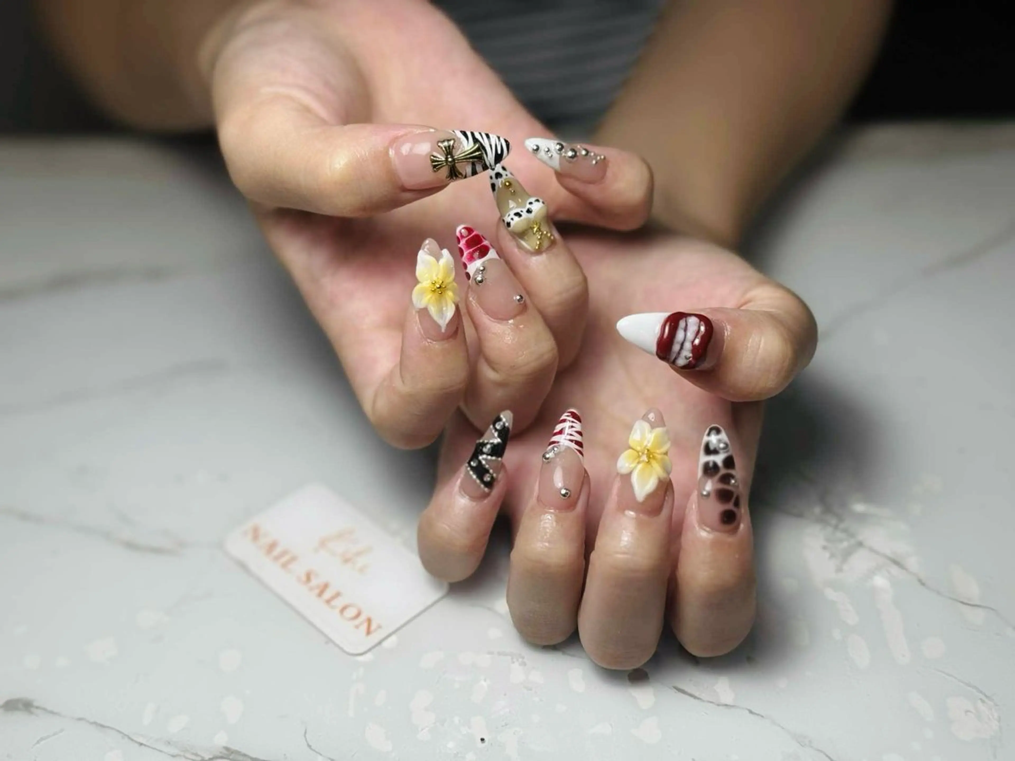 ネイル アートネイル フレンチネイル ジェルネイル グラデーション 韓国ネイル ハンドネイル 💕鈴木ユリ パラジェル/オフ無料のネイルデザイン