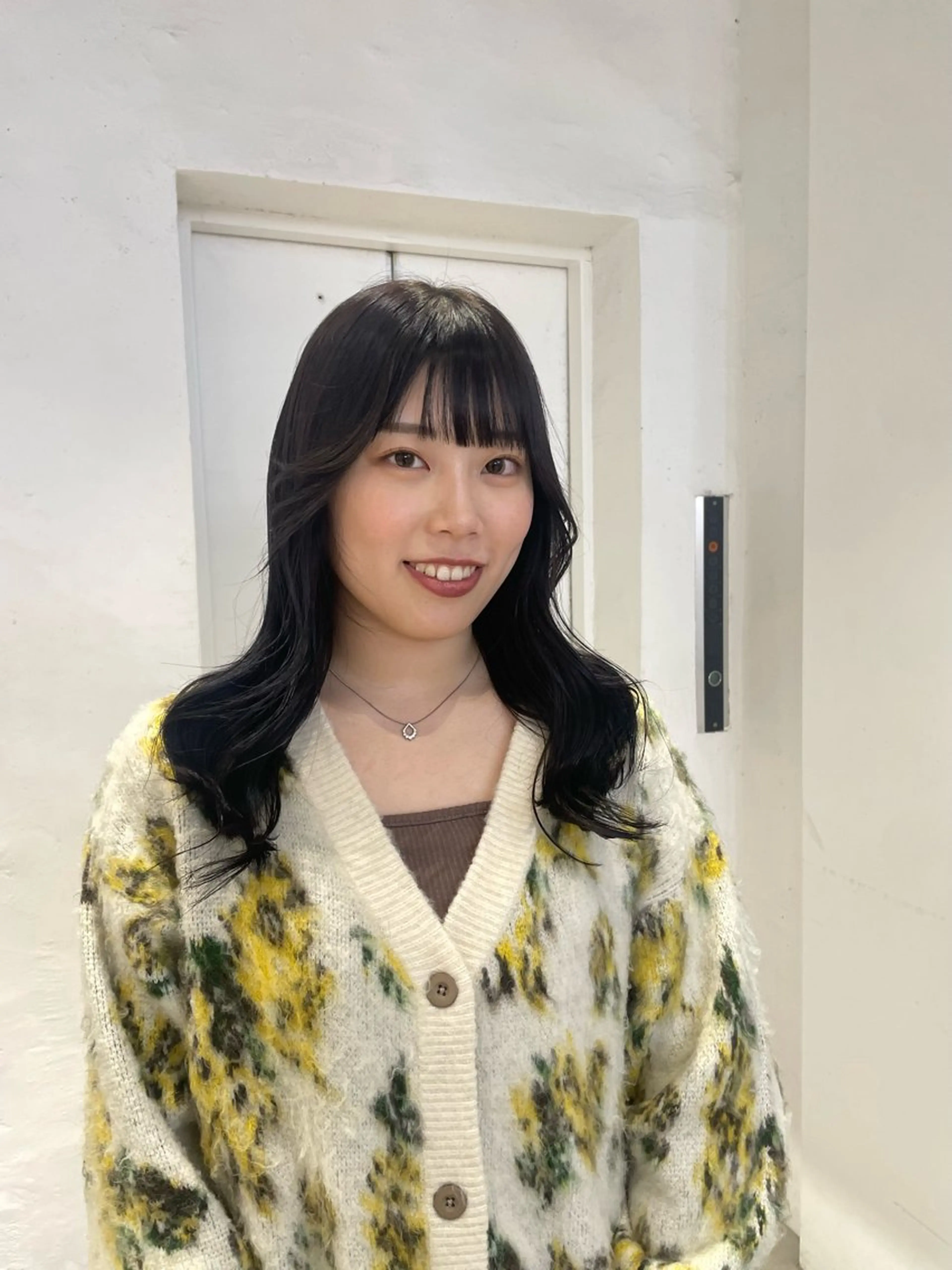 ミディアム カラー ヘアカラー 🌟暖色系ハイトーン 🌟AIのヘアスタイル