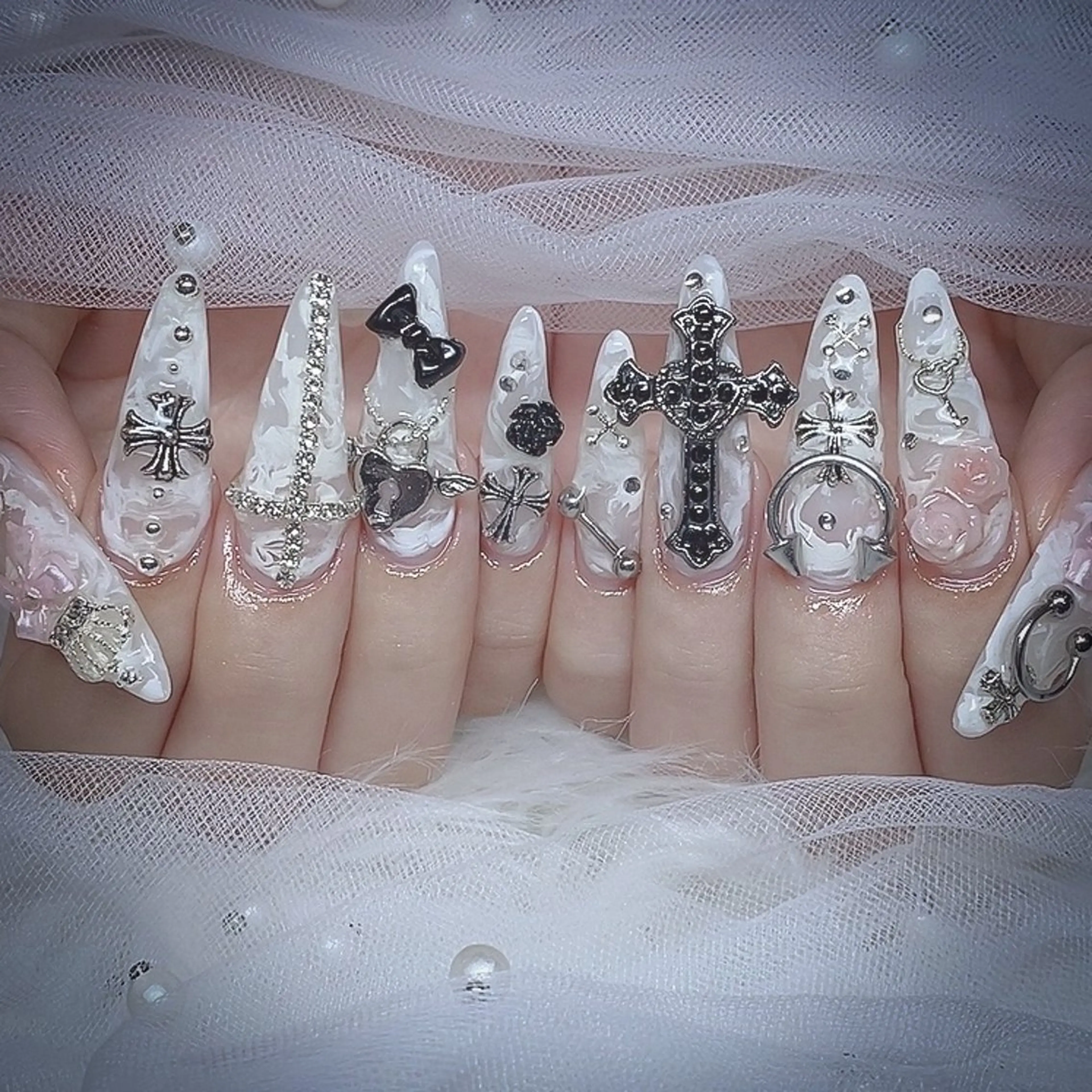 【チップ】豪華デザイン✩.*˚10本チップ長さだしアート10本やり放題+全パーツ使い放題‎𖤐オフケア込‎‎の写真