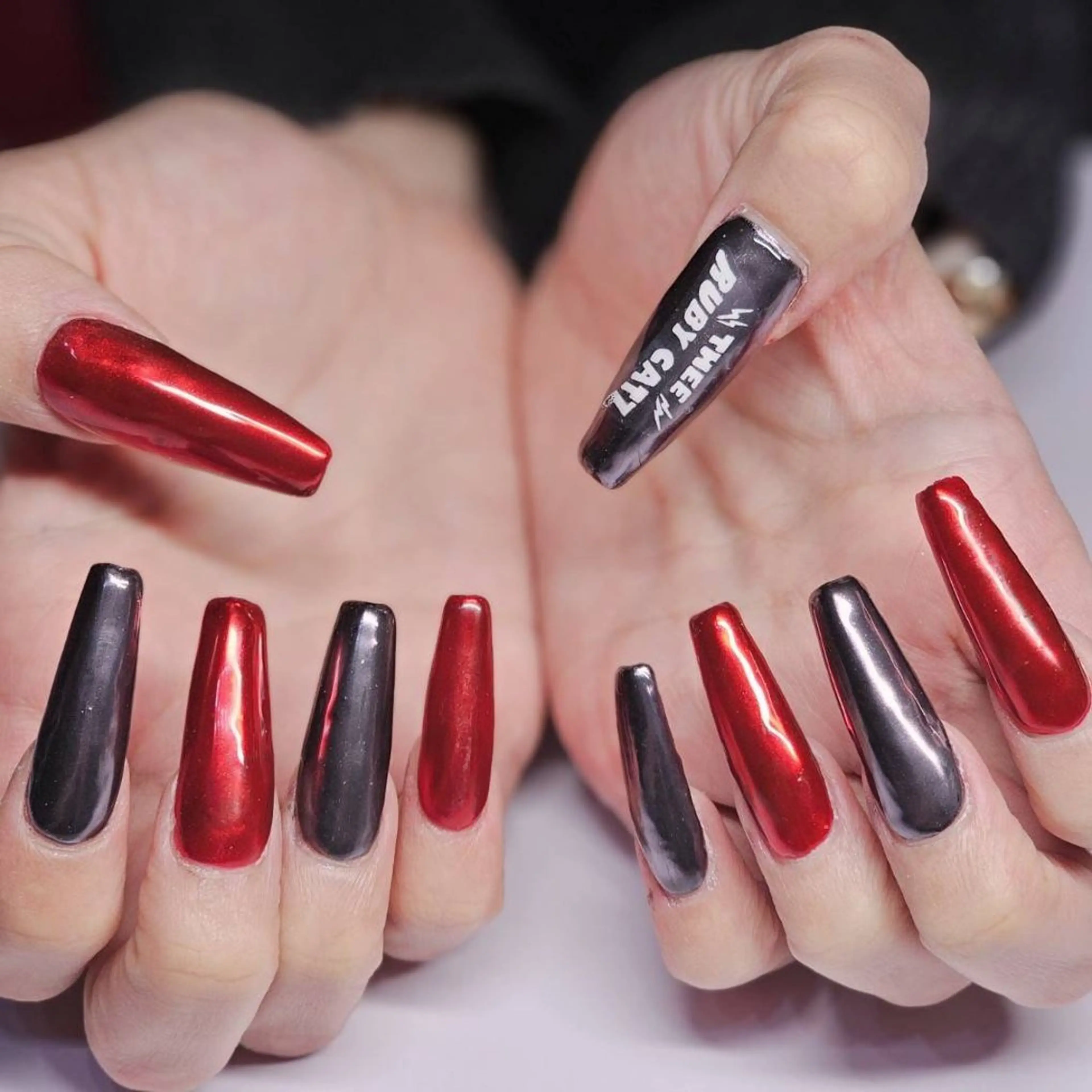 ネイル アートネイル ミラーネイル 赤色 ハンドネイル よしだ ひろきのネイルデザイン