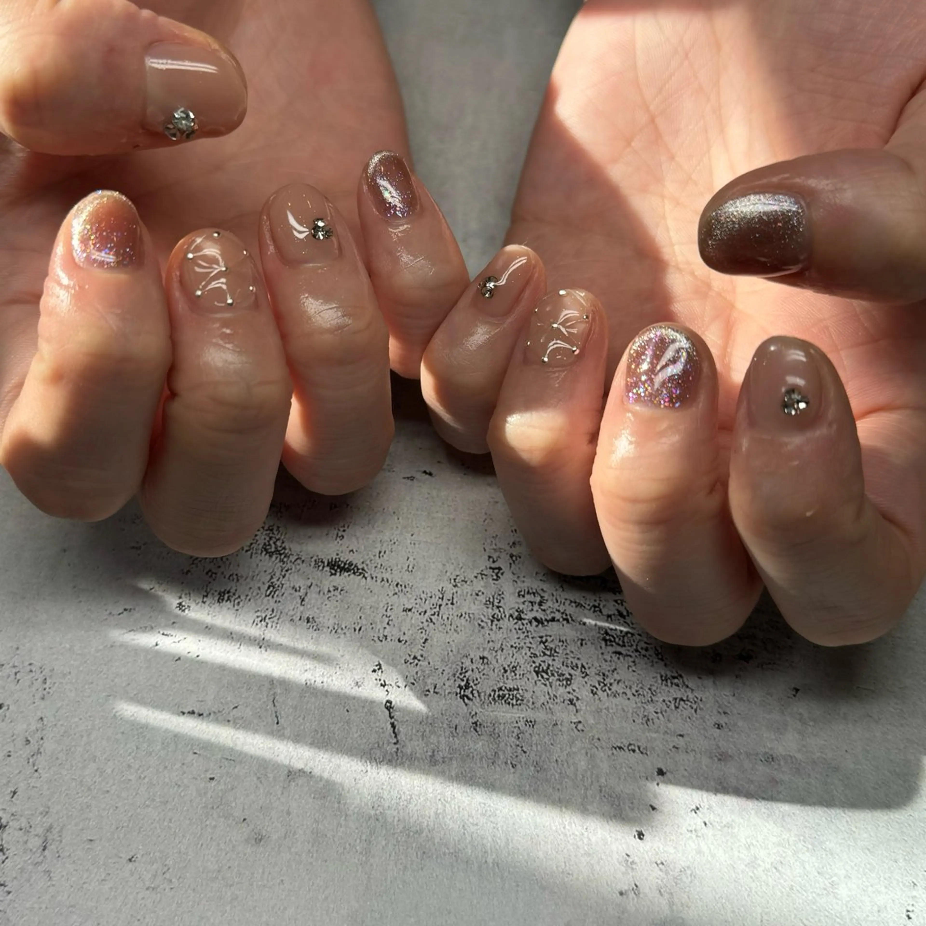 ネイル フレンチネイル ハンドネイル 𝐫𝐚𝐢 𝐧𝐚𝐢𝐥の眉毛・アイブロウイメージ