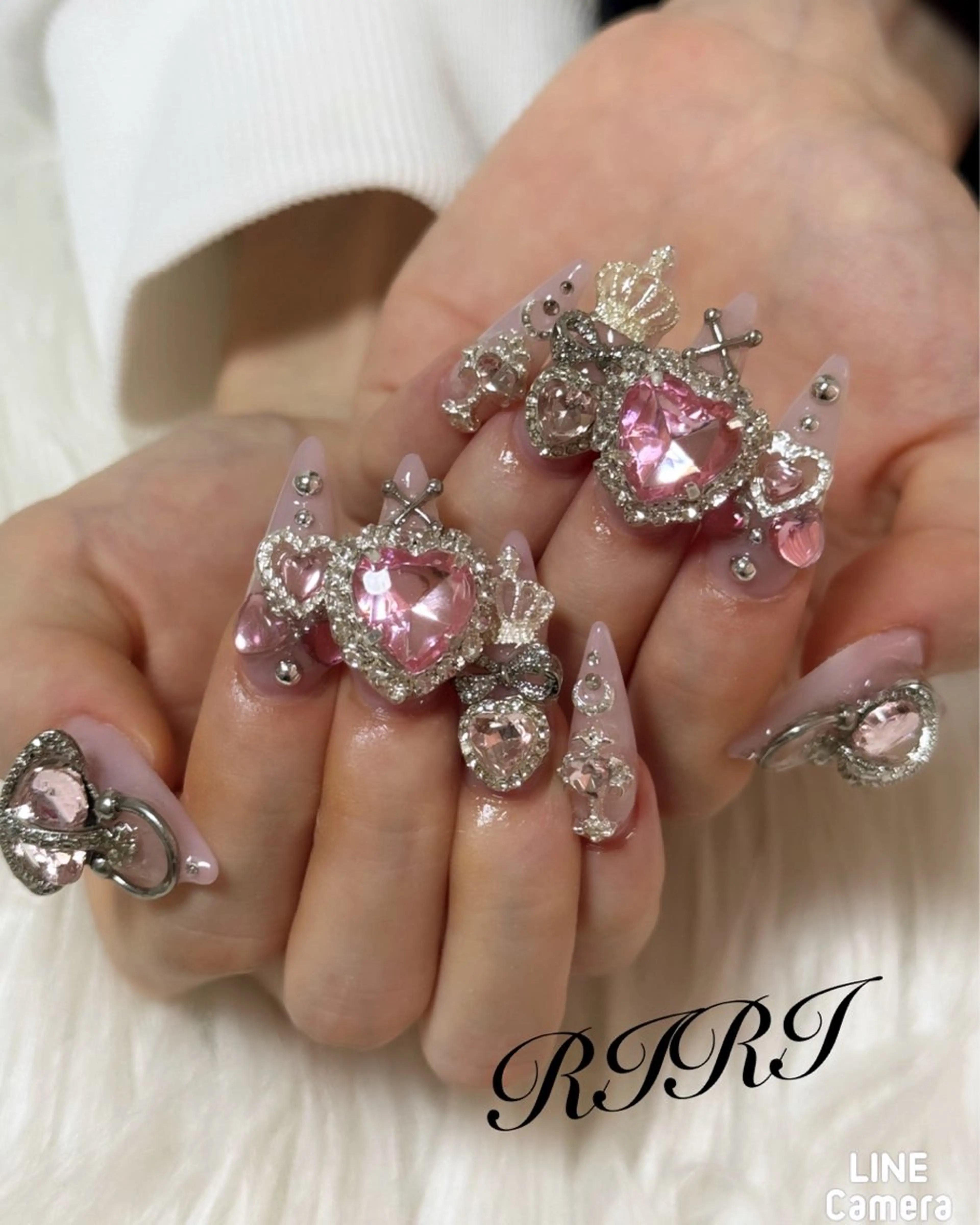 ネイル ジェルネイル ハート キラキラネイル 韓国ネイル ロングネイル ハンドネイル riri オーナーのネイルデザイン