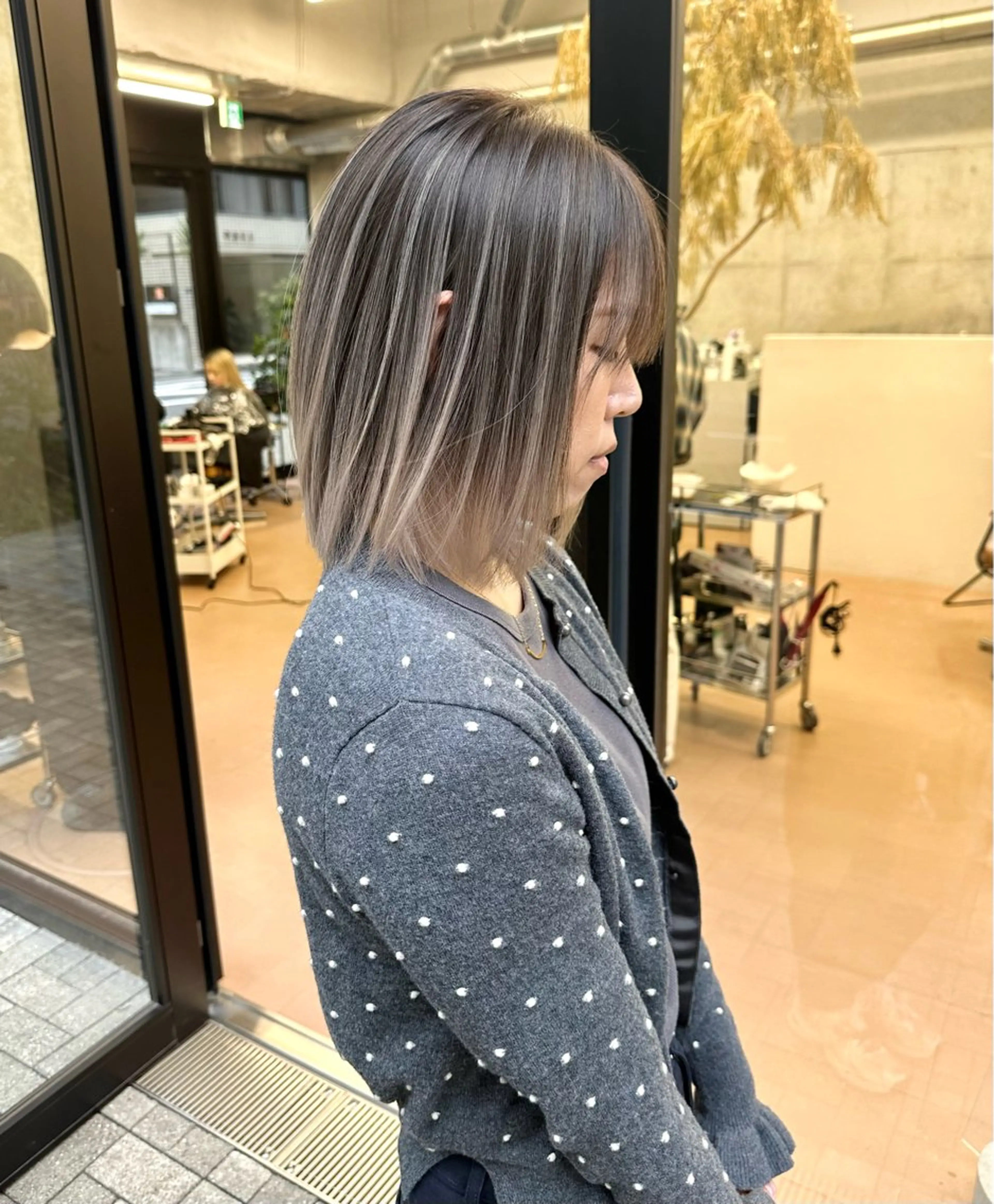 ミディアム レイヤーカット ヘアカラー 森本 笑のヘアスタイル