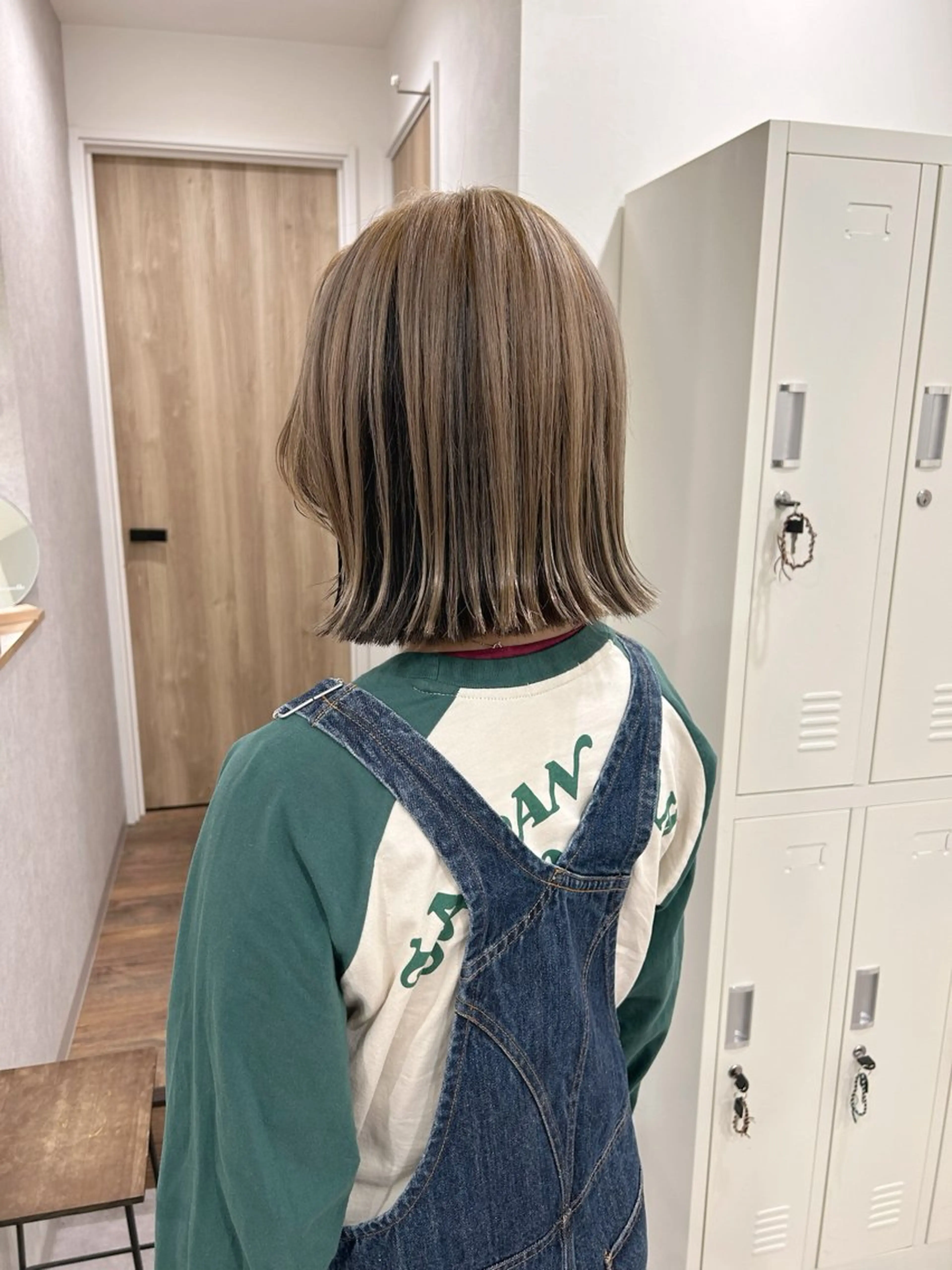 ショート カラー ベージュカラー ブリーチ インナーカラー ミルクティーベージュ シルバー カット ヘアカラー ボブ/ハイトーン 立川loose 下田のヘアスタイル