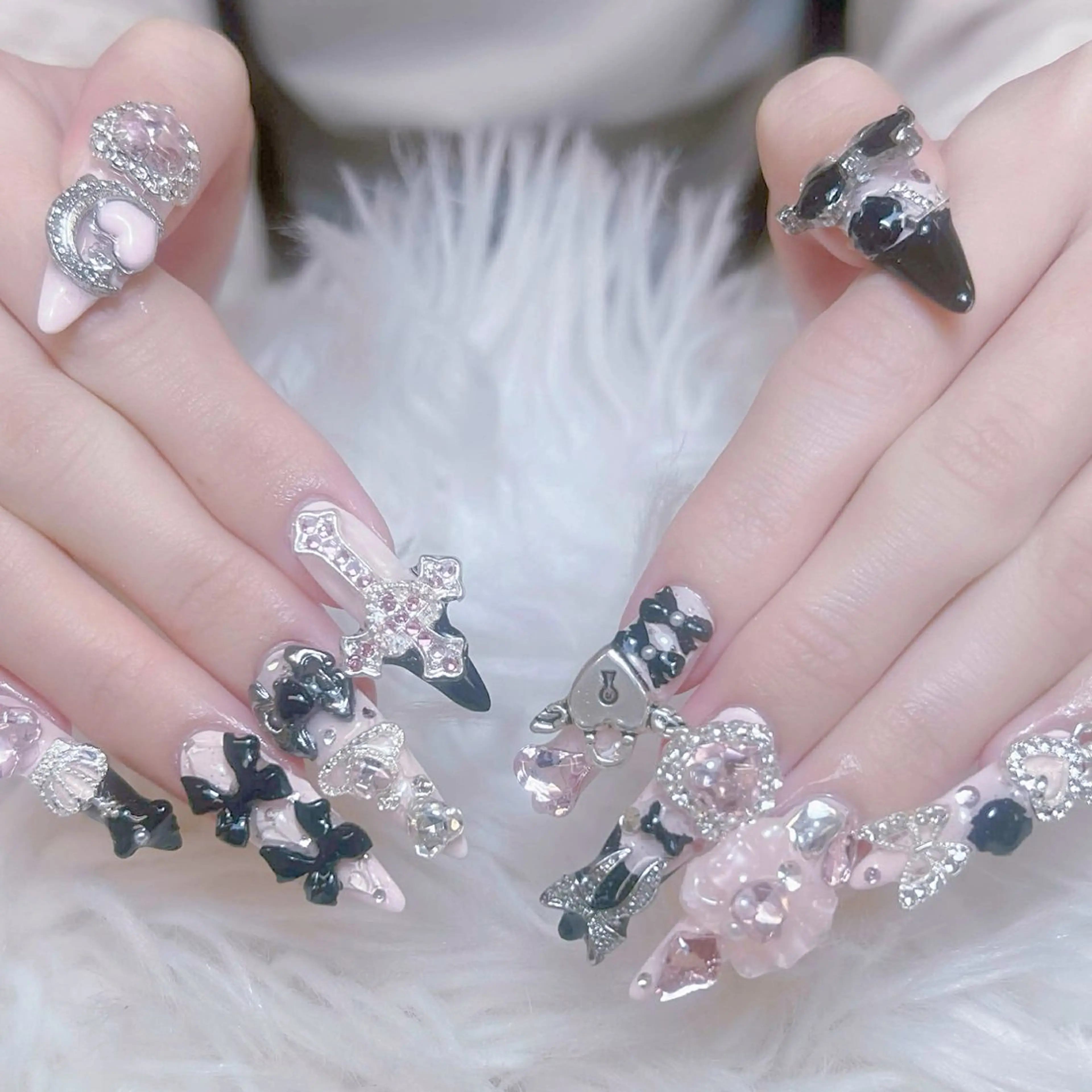 ネイル ゴテゴテ ネイルのネイルデザイン