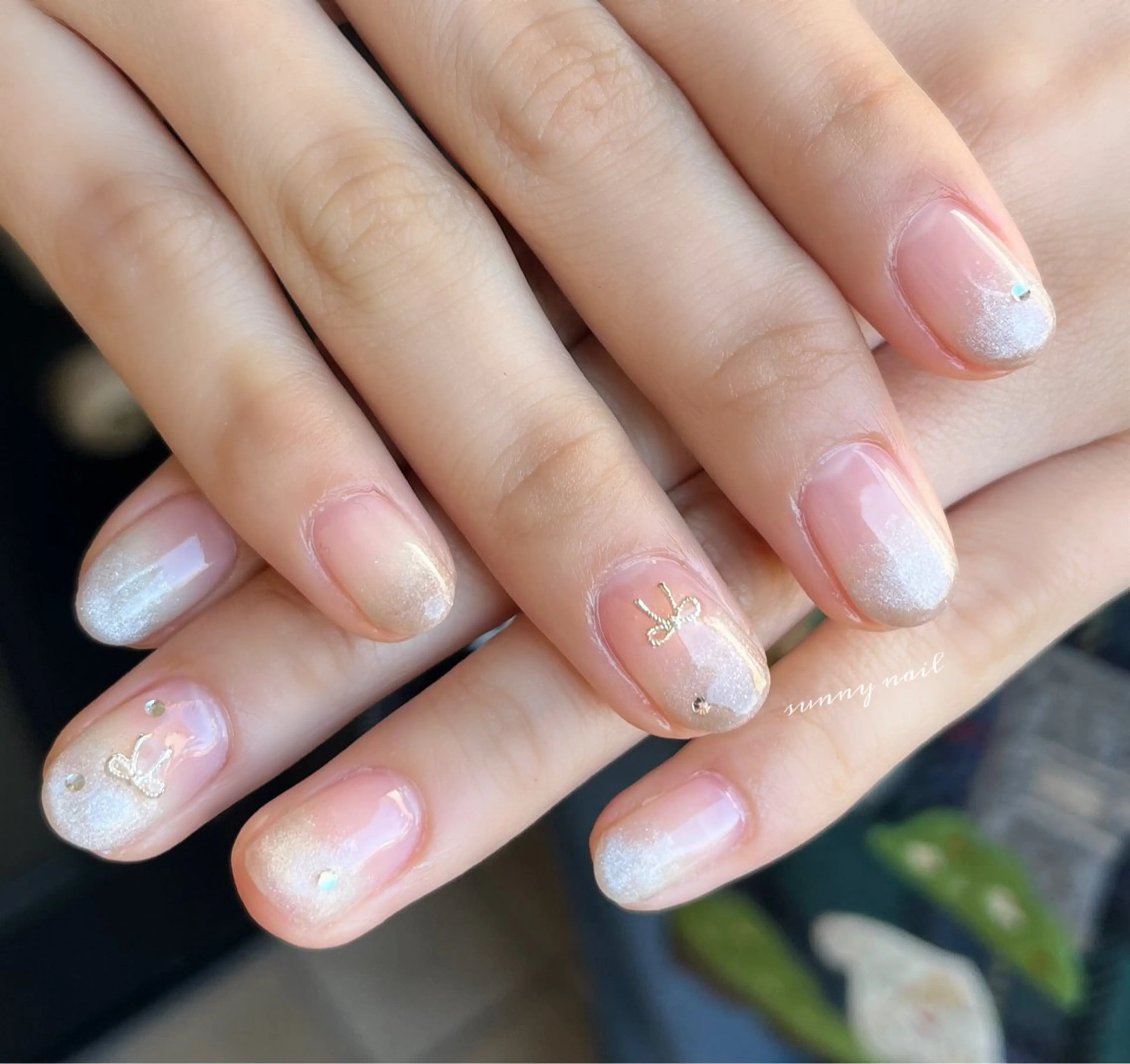 ネイル ジェルネイル ガーリー グラデーション マグネットネイル パラジェル sunny nailのネイルデザイン