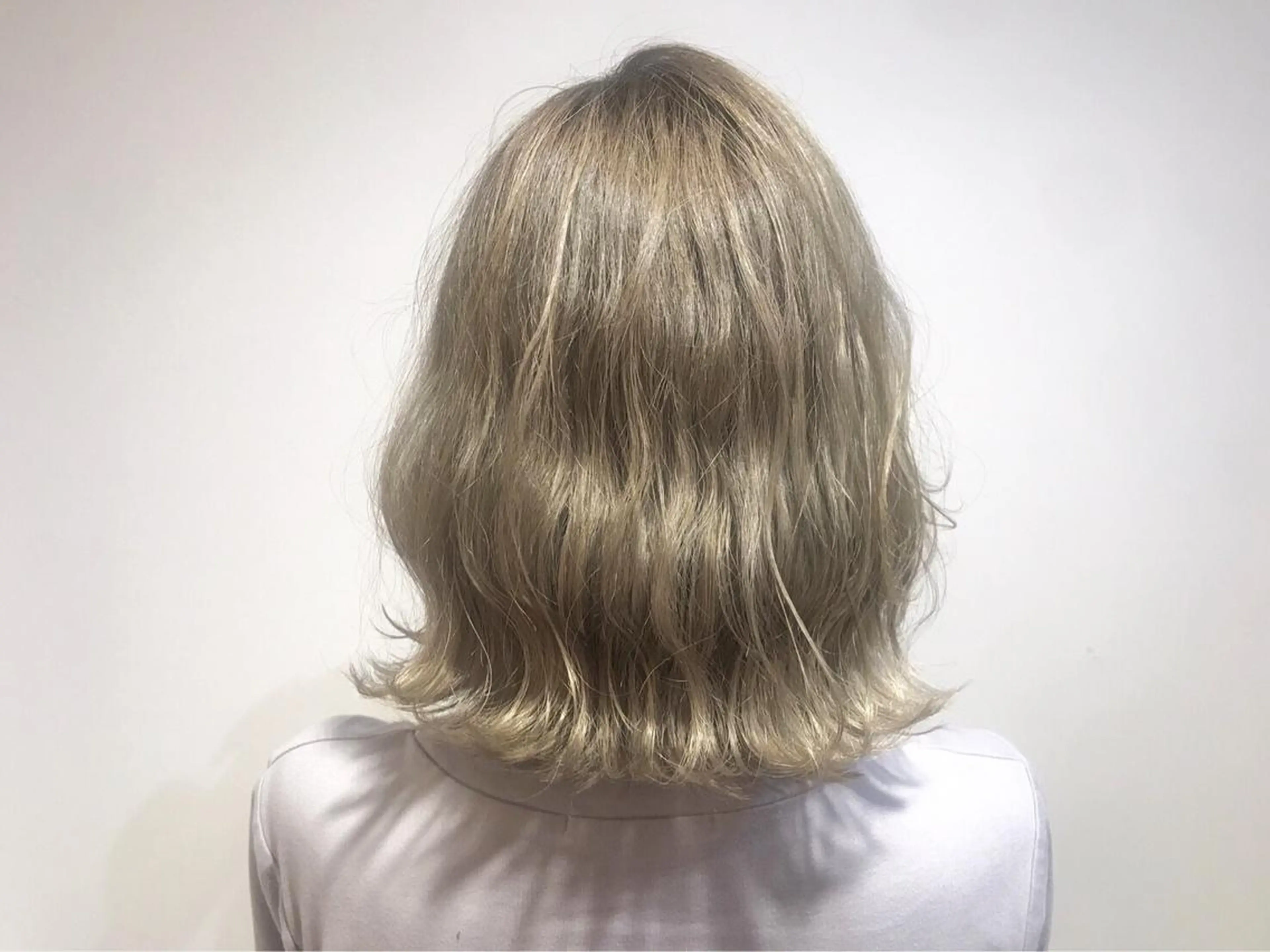 ミディアム カラー ベージュカラー ブリーチ 透明感カラー イルミナカラー ヘアカラー トリートメント 美髪・髪質改善 有田怜平のヘアスタイル