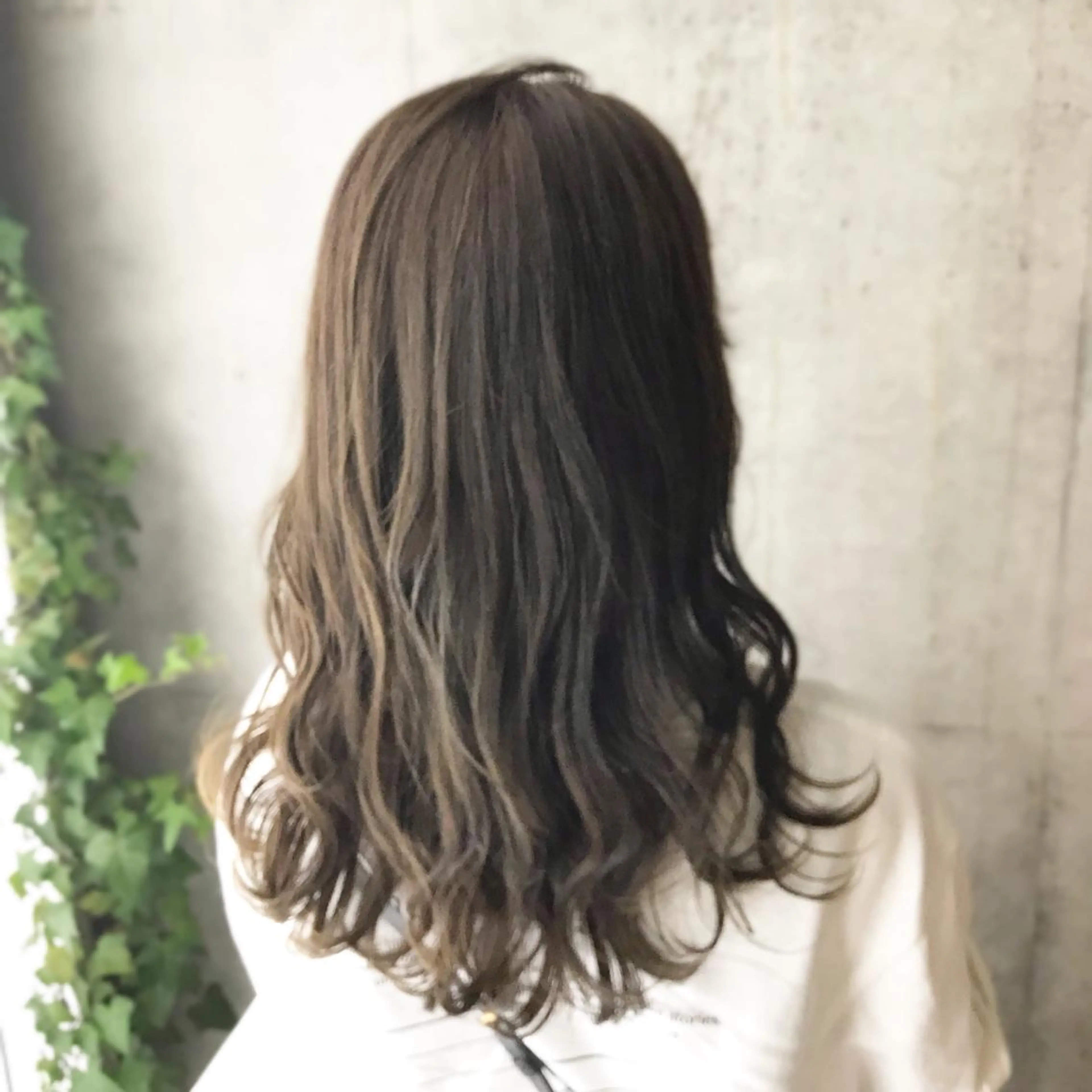 ロング カラー ブリーチ 透明感カラー ブリーチなしカラー oshare tom (スタイリスト)所属・人気🌻《髪質改善》 平井 綾乃のヘアスタイル