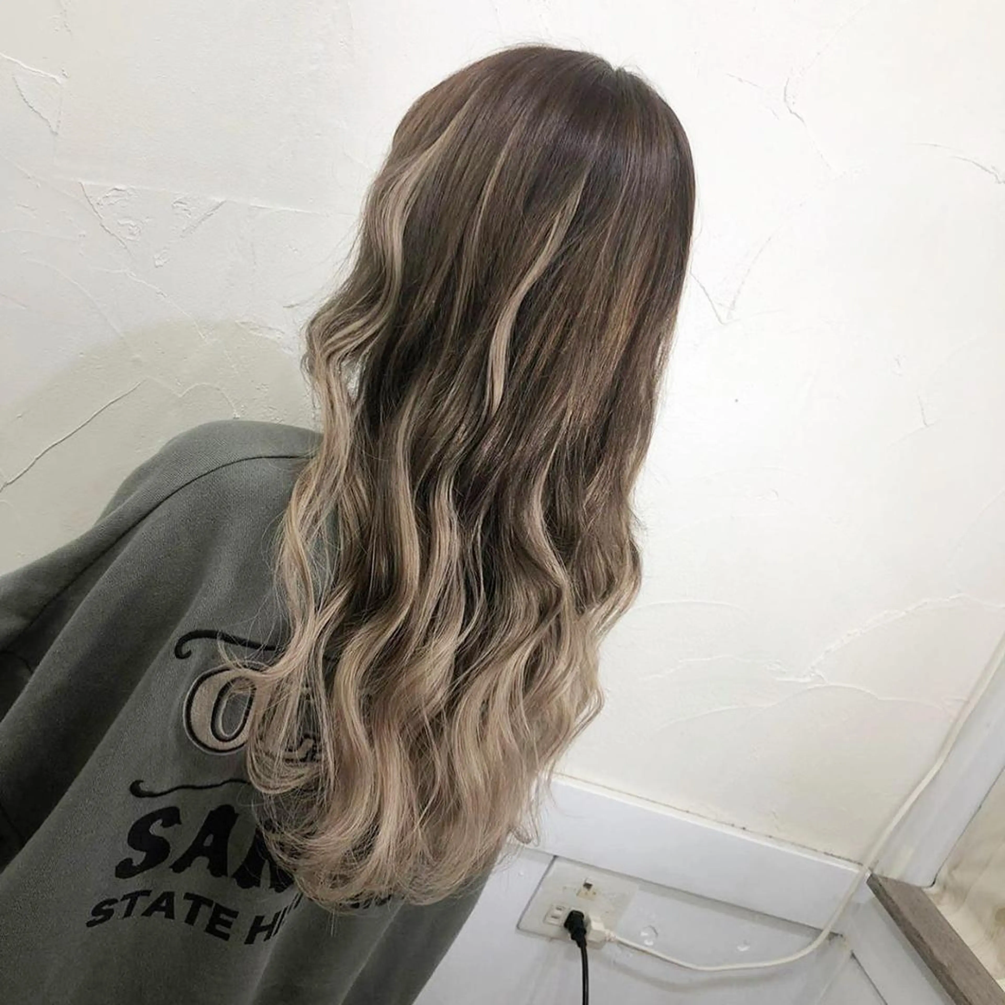 セミロング カラー シールエクステ ベージュカラー ブラウンカラー ブラウンベージュ グラデーションカラー ヘアカラー エクステ 失敗したくない人へ ハイトーン美容師のヘアスタイル