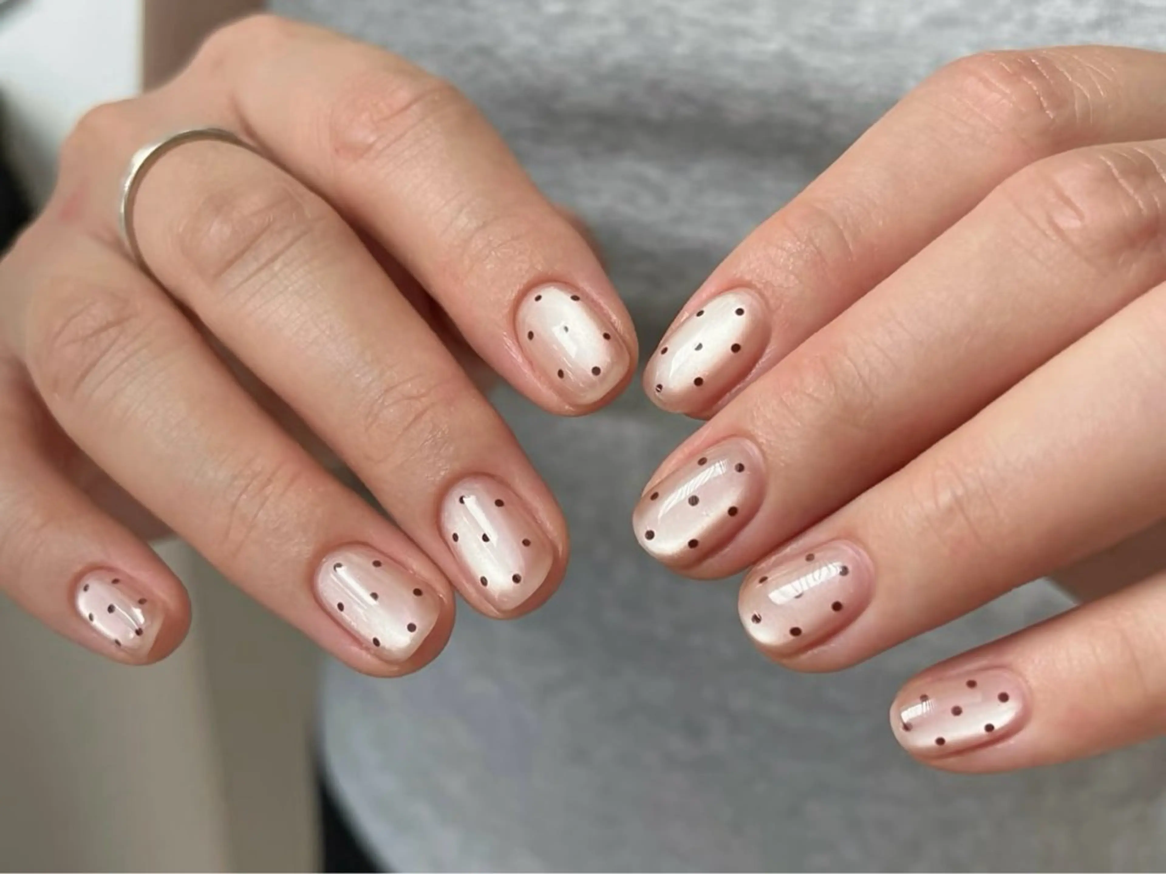 【短爪オススメ】カラーorマグネット　＋　ドット柄　￥6980の写真