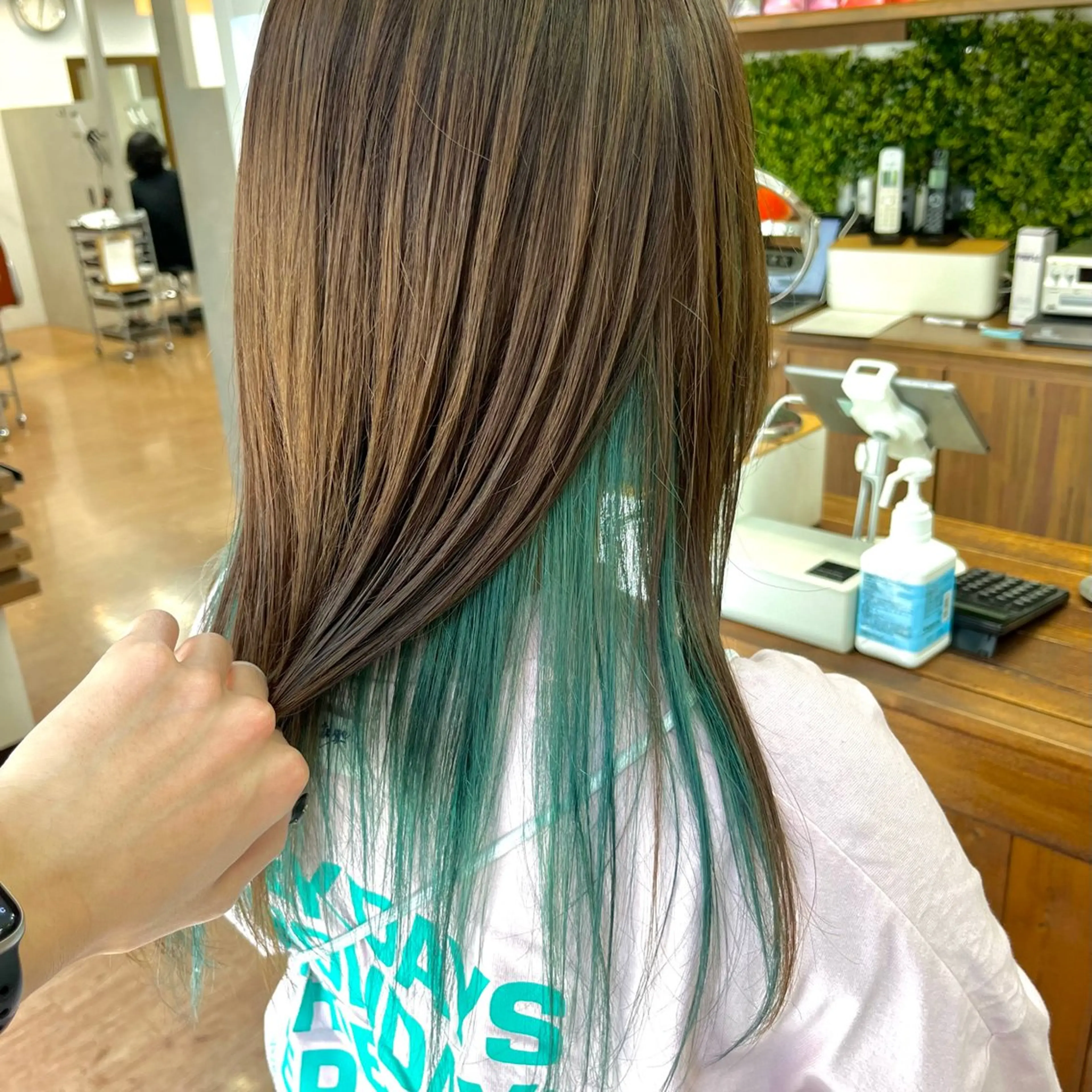 ミディアム カラー インナーカラー カット ヘアカラー トリートメント 有田裕真 【ブリーチカラー】のヘアスタイル