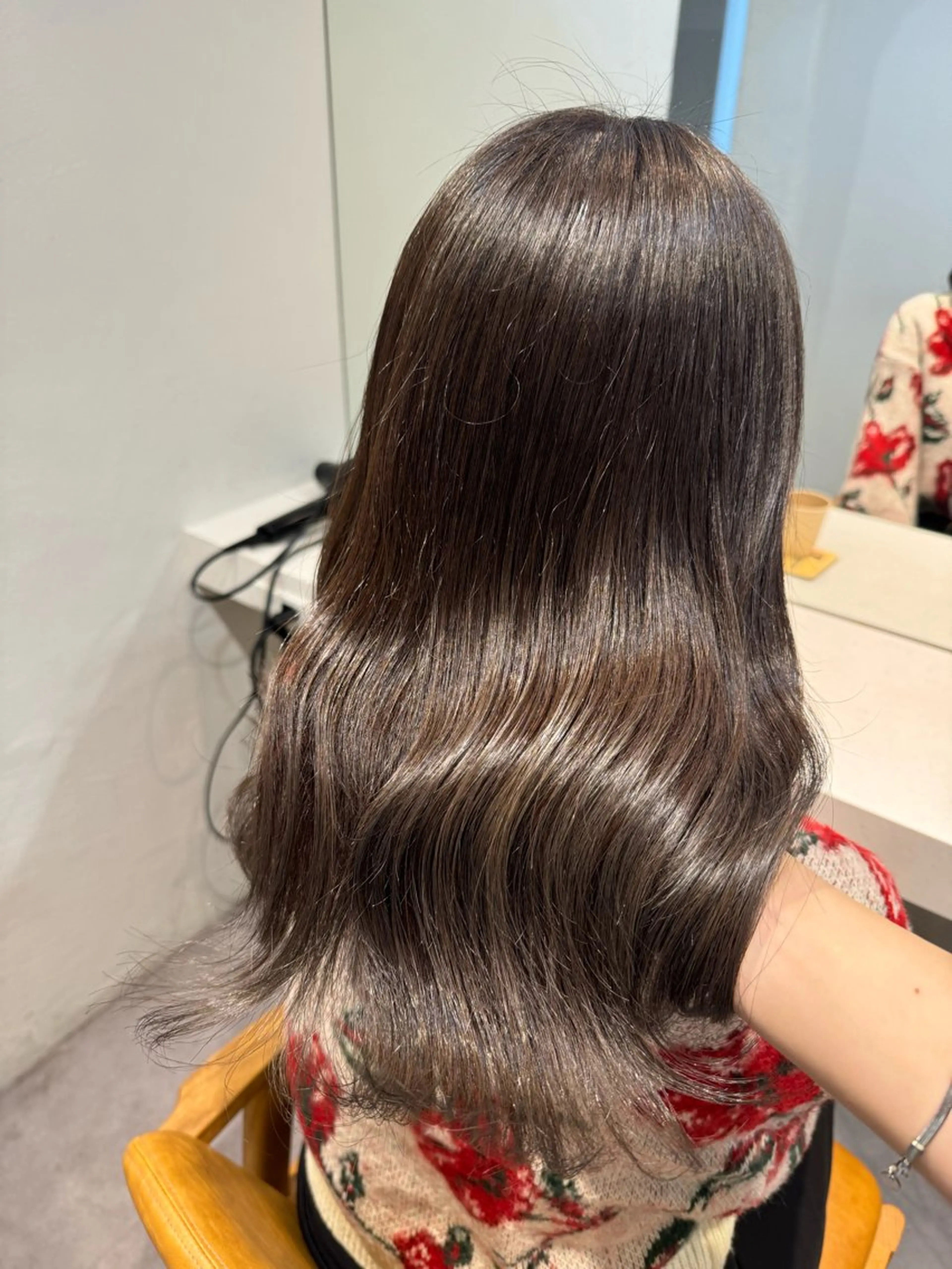 ミディアム カラー ベージュカラー オリーブベージュ ayaka♡ 柔らかカラーのヘアスタイル