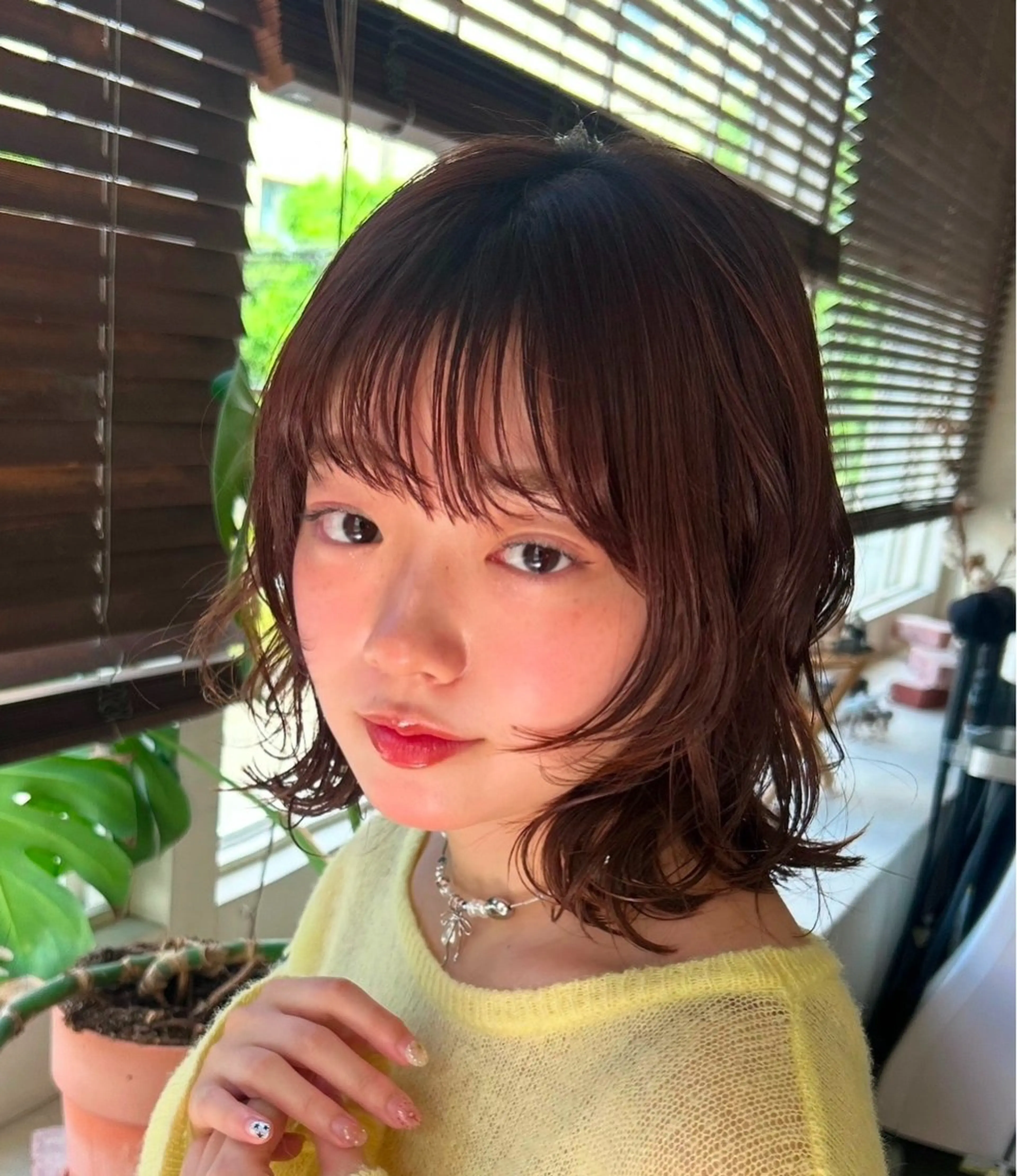 ショート カラー パーマ レイヤー/ボブ/透明 感カラー/佐藤奈由のヘアスタイル