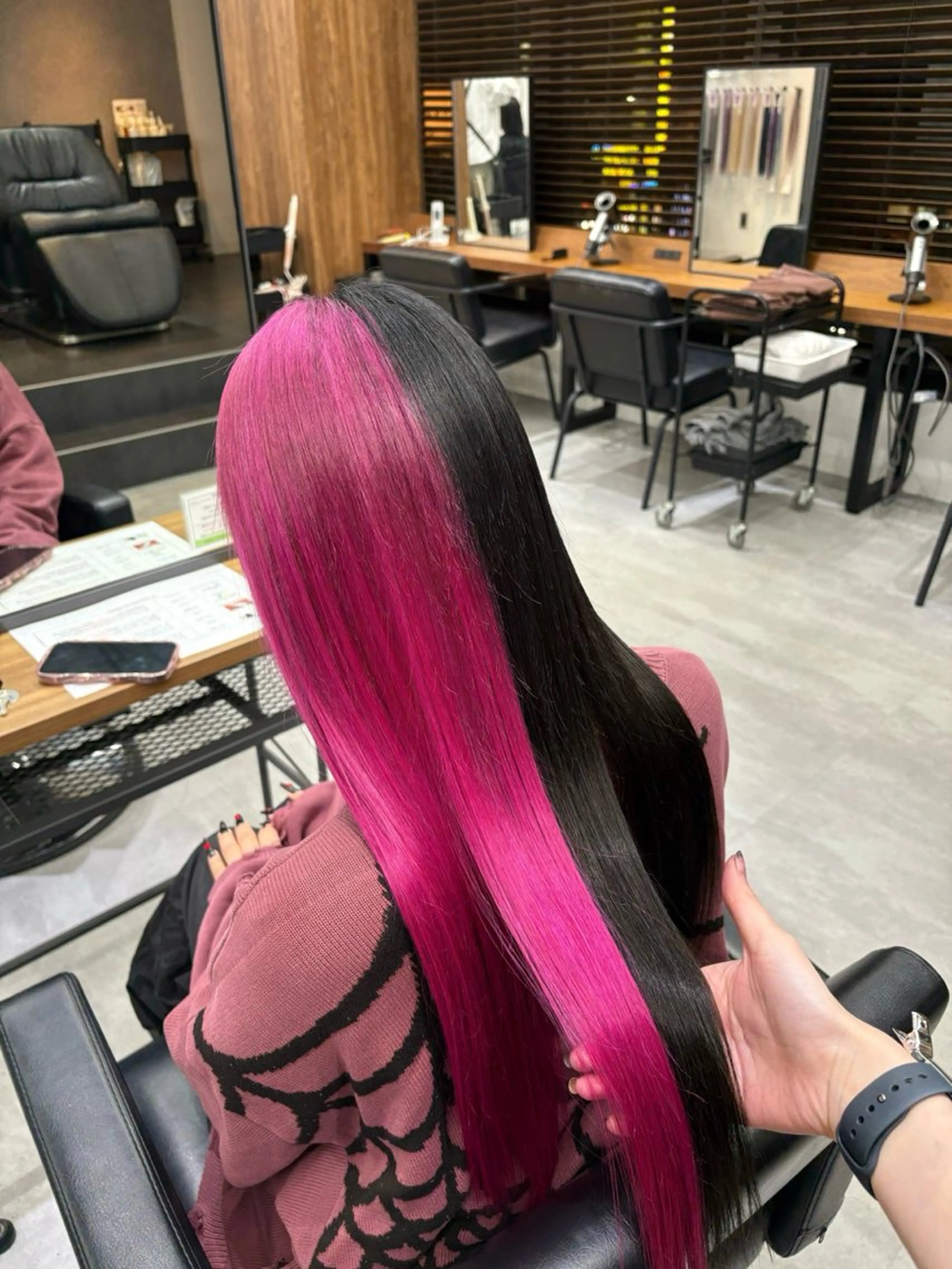 ロング カラー 黒髪 ピンクカラー ツートーンカラー ロング ヘアカラー トリートメント エクステ ENA💗NEXT /ハイトーンエクステのヘアスタイル