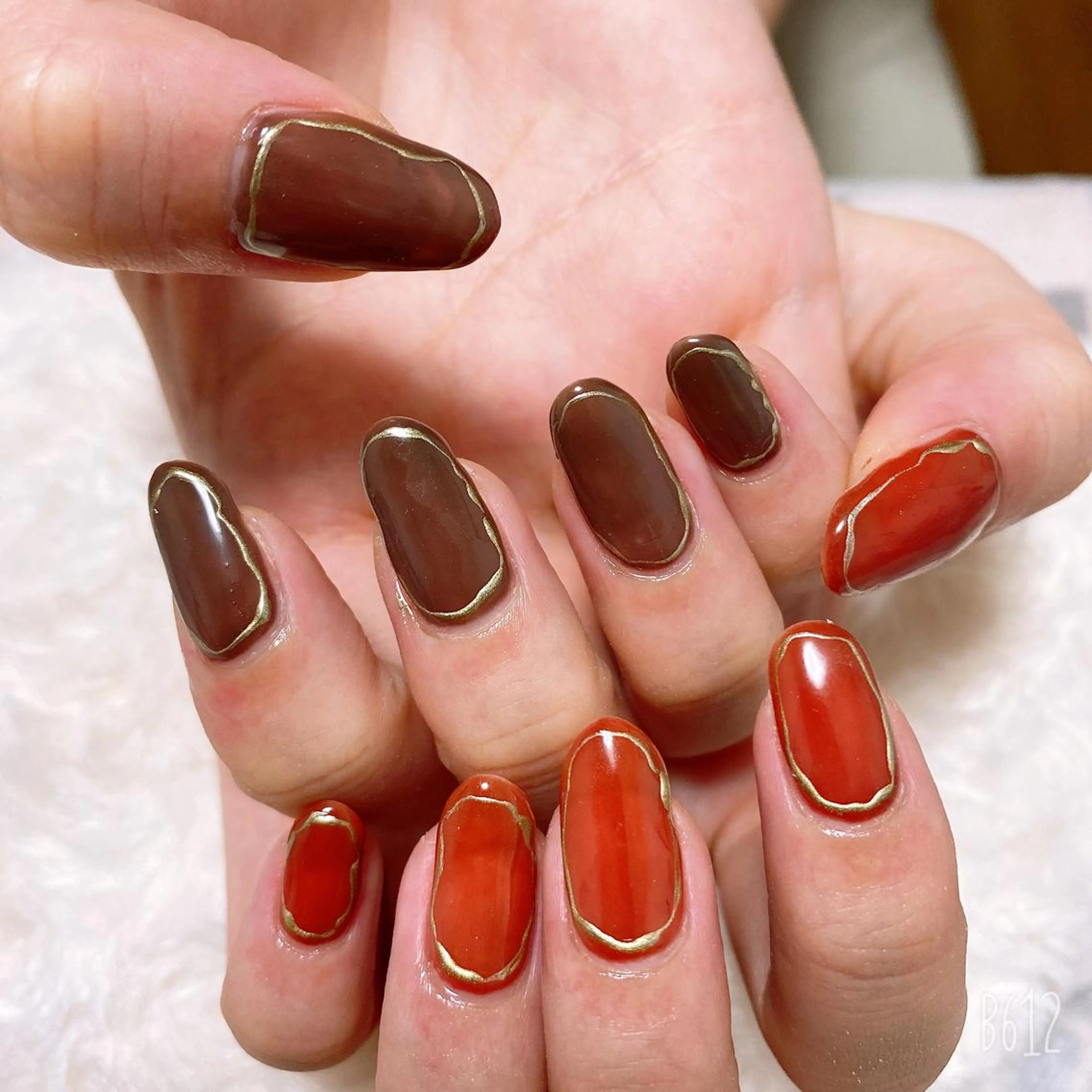 ネイル アニマル柄 ジェルネイル マグネットネイル ミラーネイル ニュアンスネイル The Best Beauty受付担当のヘアスタイル