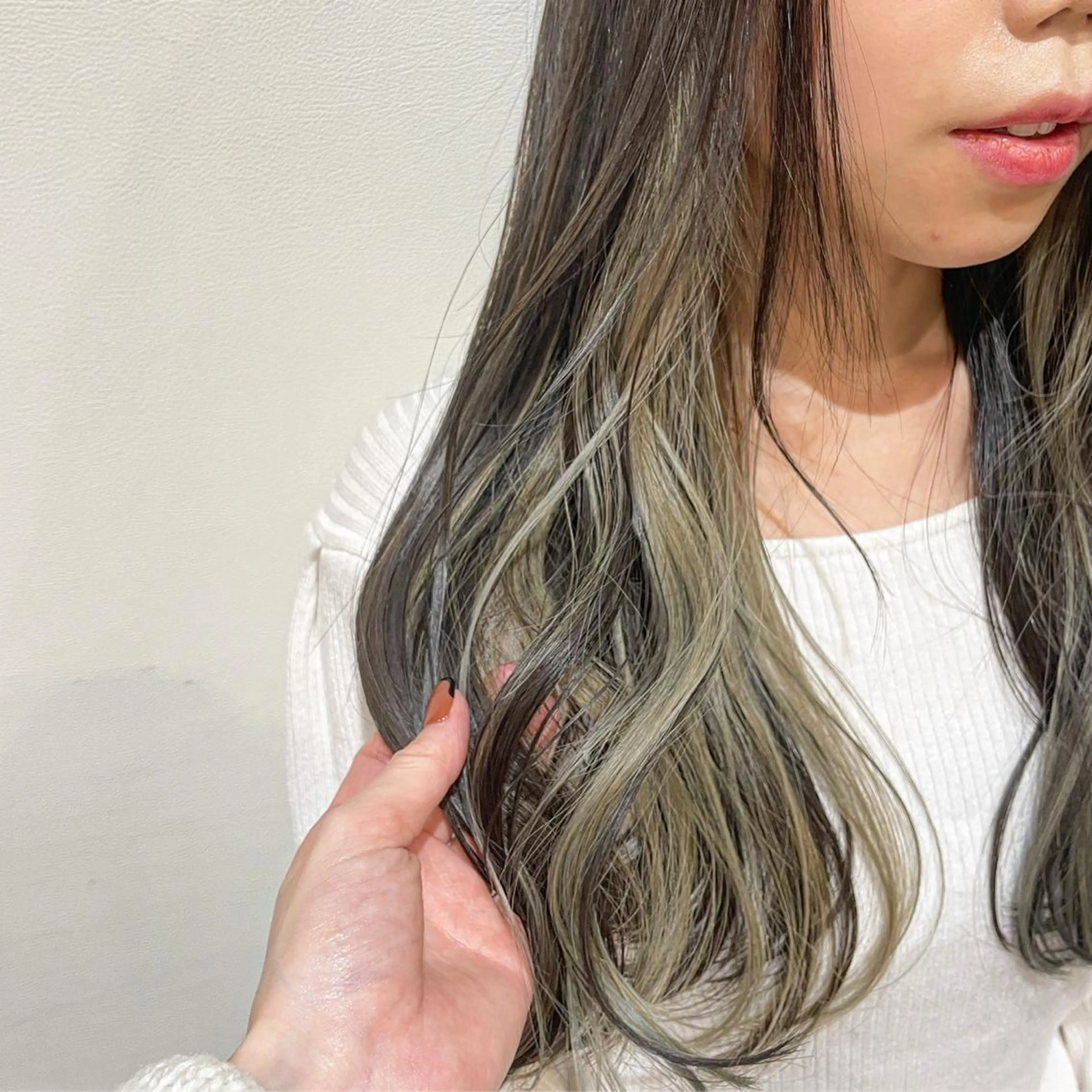 ロング カラー ベージュカラー ブリーチ オリーブベージュ ボブレイヤー／ 今城愛友花のヘアスタイル