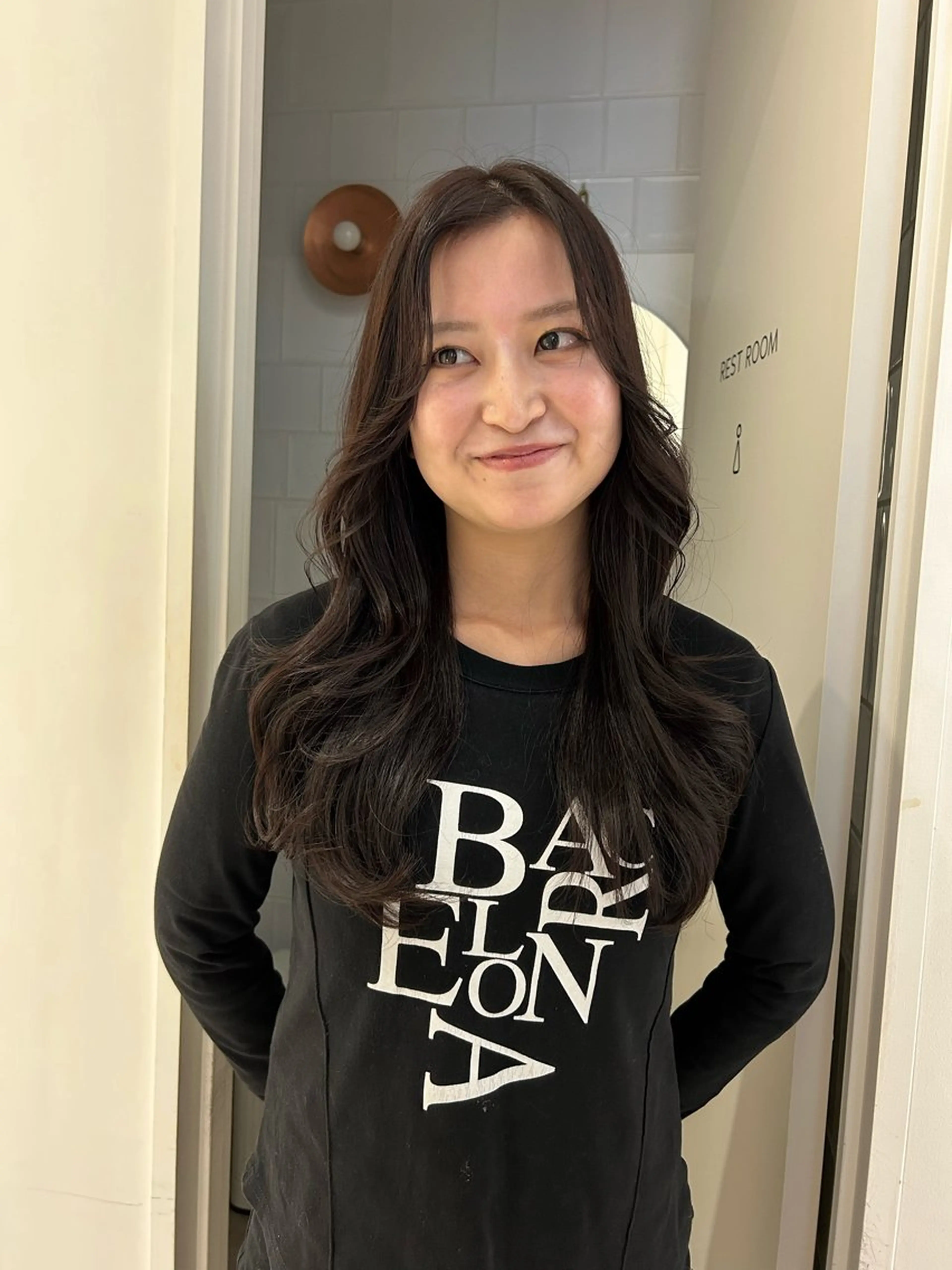 ロング カラー グレージュ ラベンダーカラー ラベンダーグレージュ ラベンダーグレー レイヤーカット カット ヘアカラー オリーブベージュ/ ブリーチなし透明感のヘアスタイル