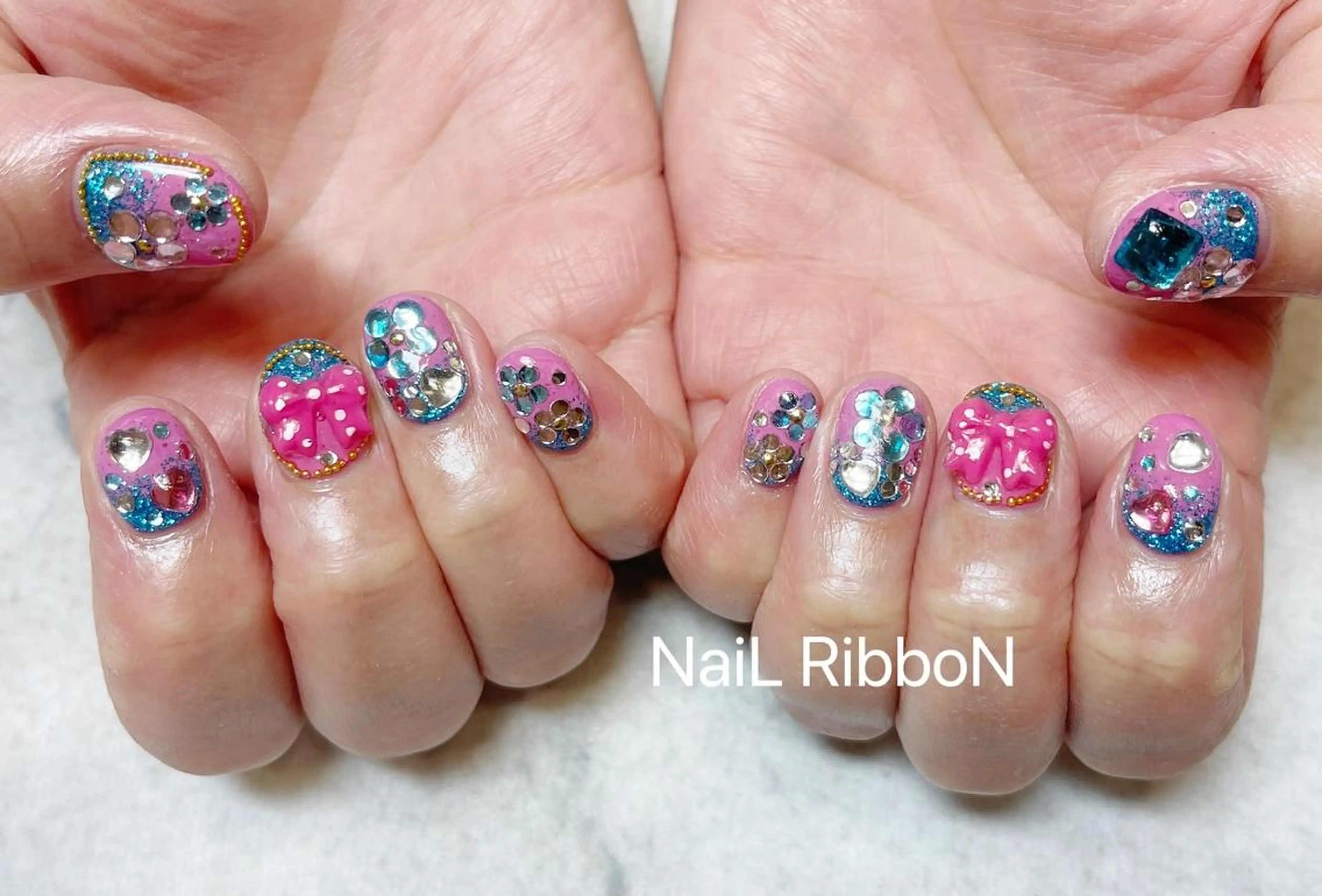 ネイル ネイルリボン 受付スタッフのネイルデザイン