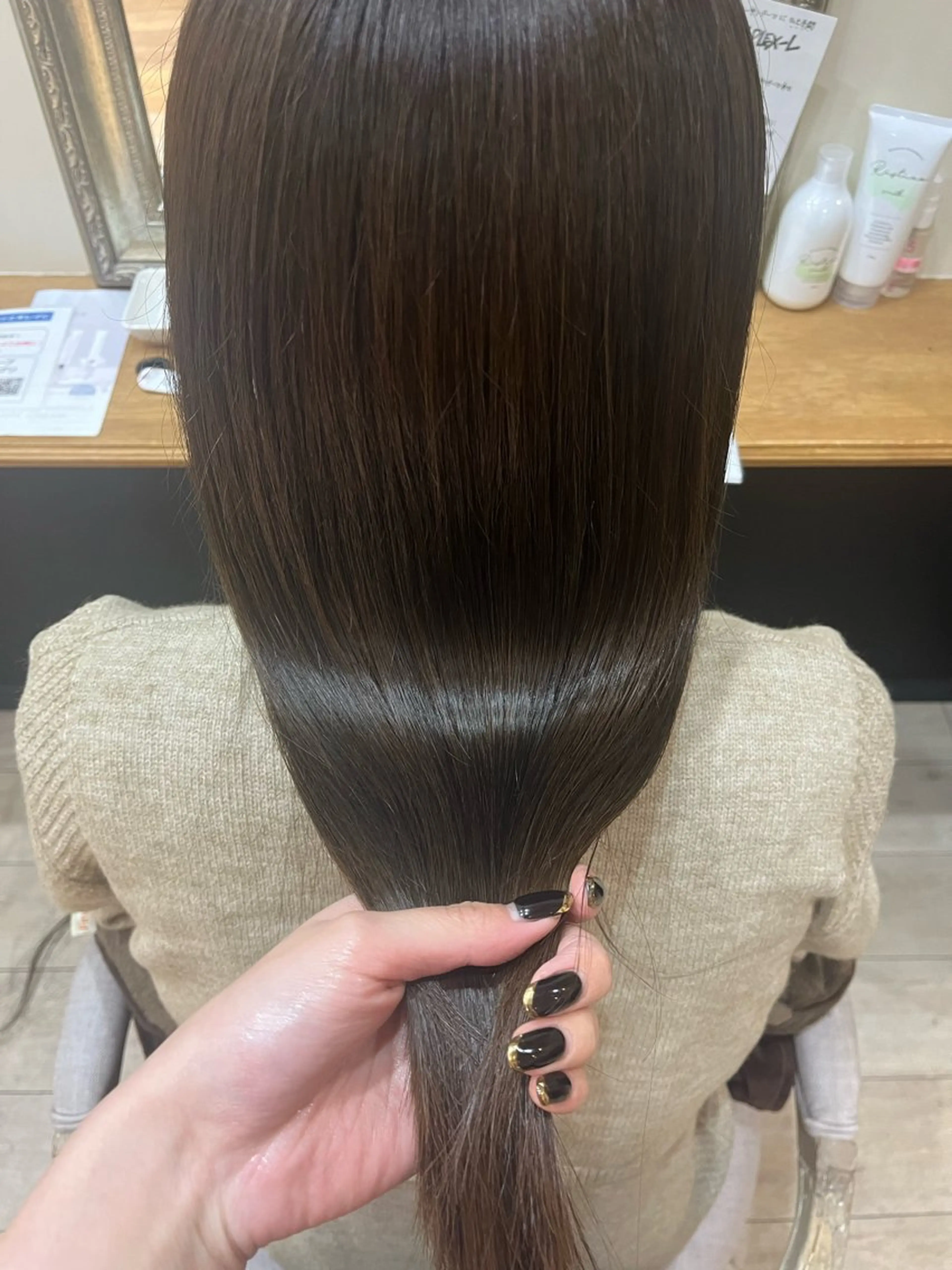 カラー しおり🍬 KOKORO🤍のヘアスタイル