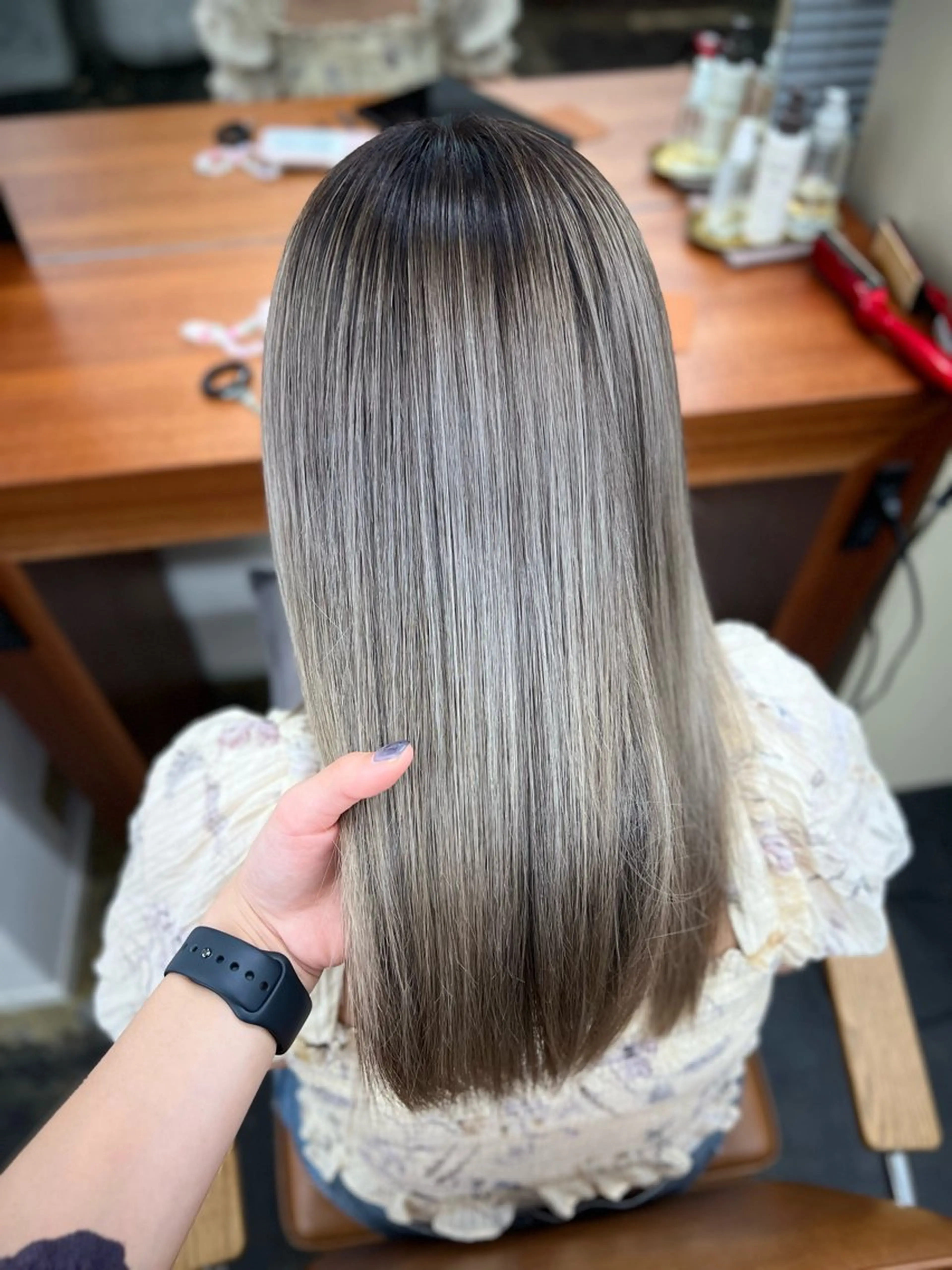 セミロング トリートメント Garland 表参道所属・ミディアムレイヤー/ 艶カラー🎀　emiのヘアスタイル