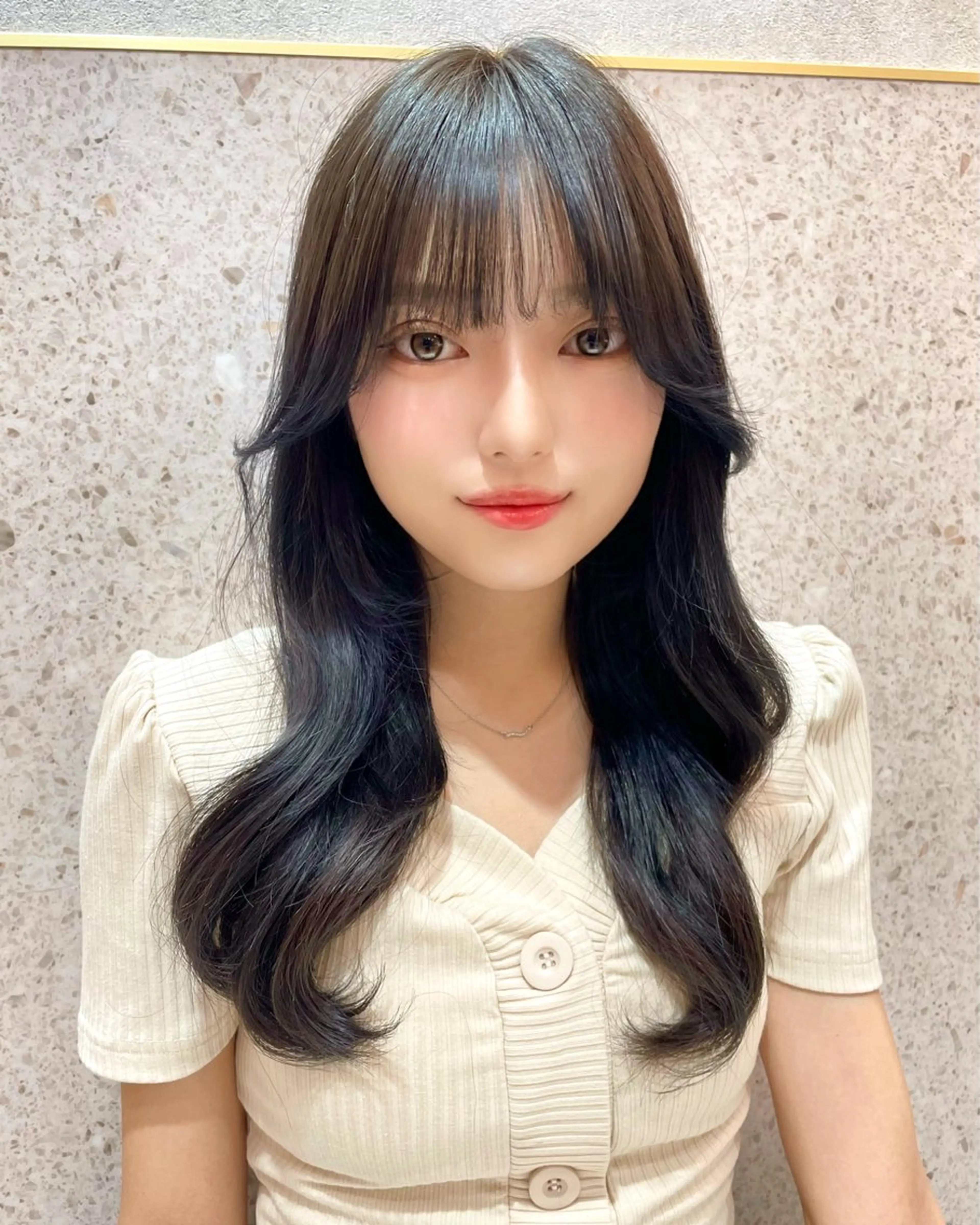 セミロング カラー ベージュカラー ブリーチ 透明感カラー ダブルカラー グレージュ カット ヘアカラー トリートメント 韓国ヘア🤍顔周り/ 髪質改善✨/林遼一郎のヘアスタイル