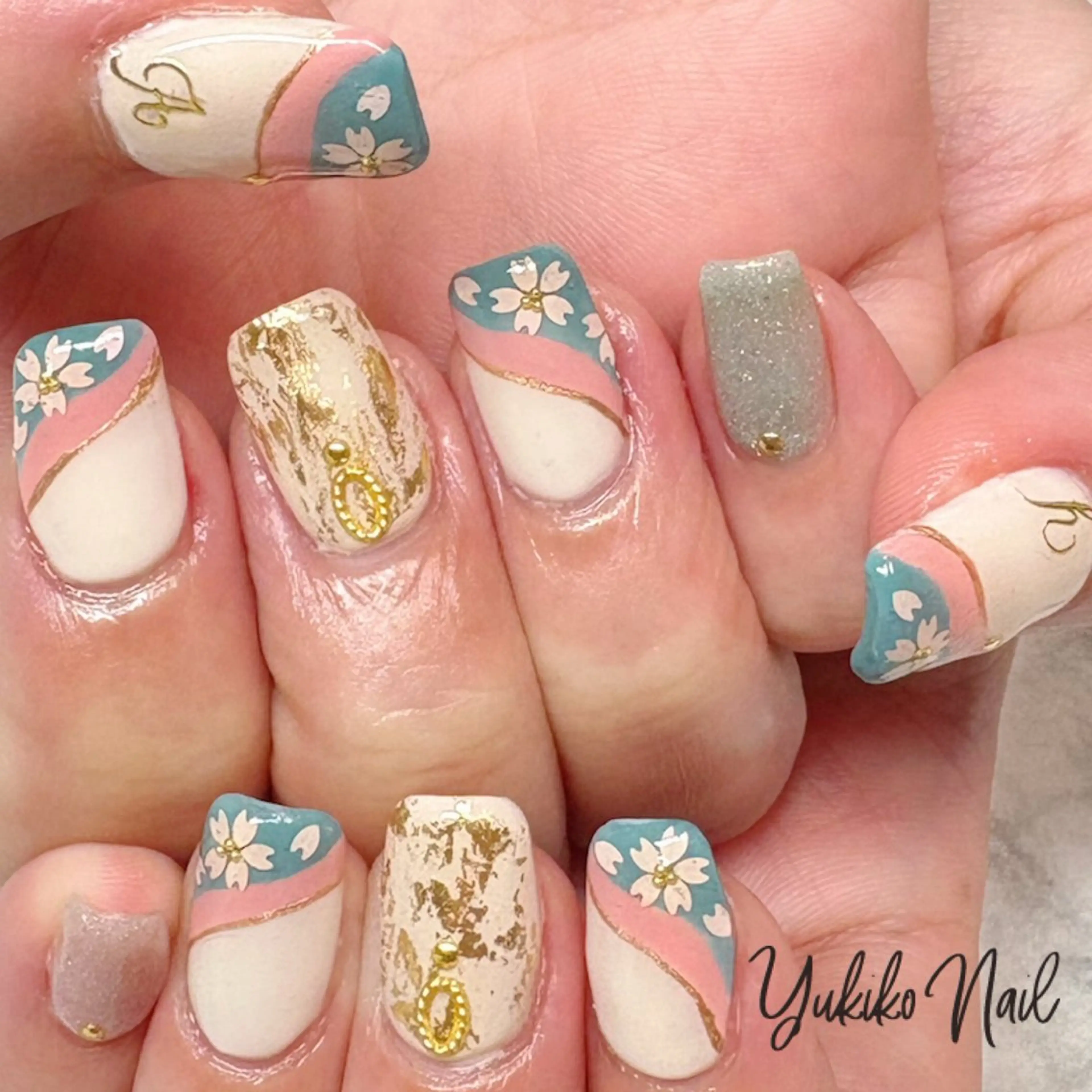 ネイル 桜ネイル フレンチネイル ホログラムネイル 春ネイル ハンドネイル ユキコ ネイルのネイルデザイン