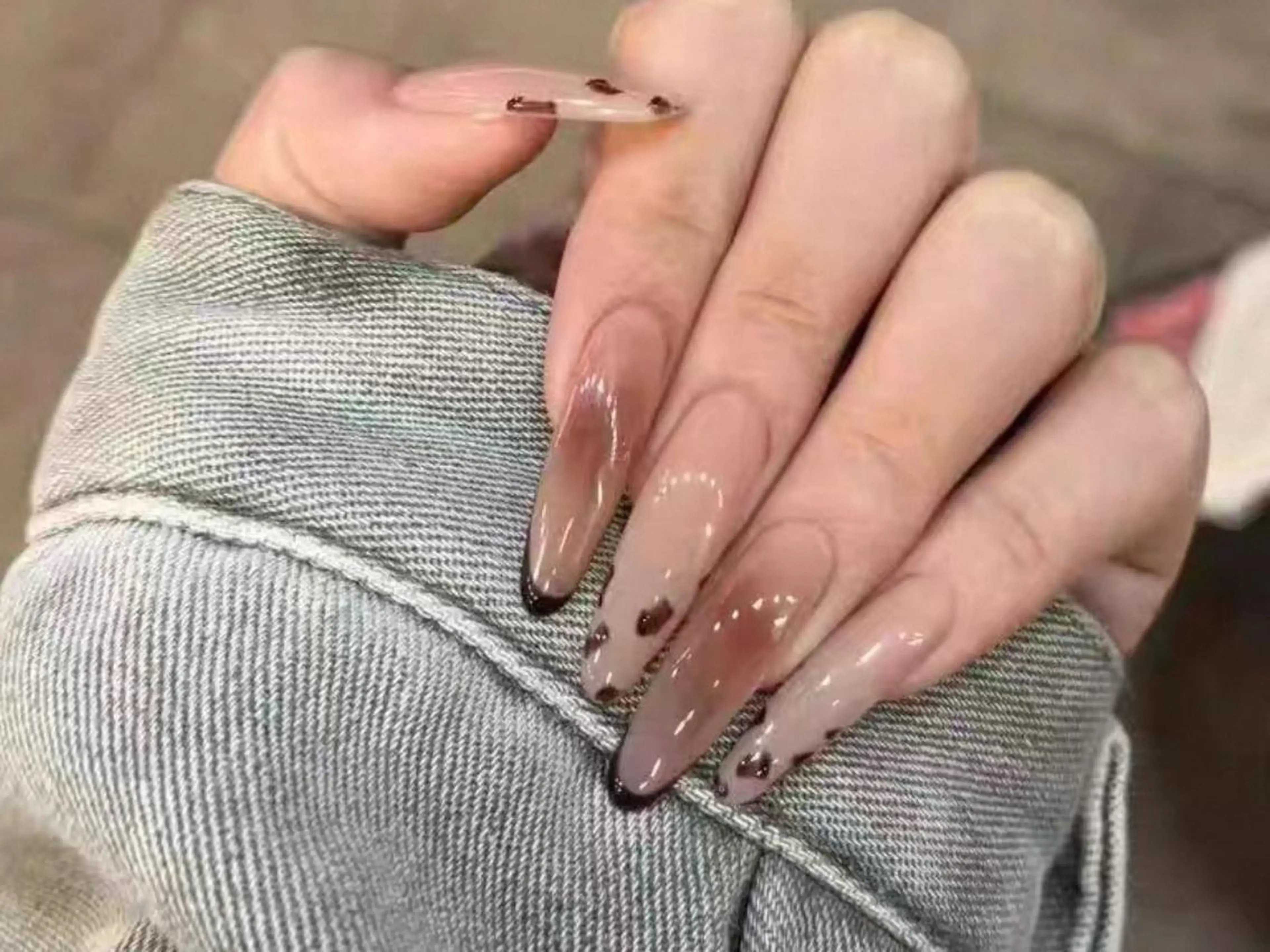 ネイル ガーリー ホログラムネイル ロングネイル ワンカラーネイル スカルプネイル ハンドネイル ハンドケア 💅 NikoNikoのネイルデザイン