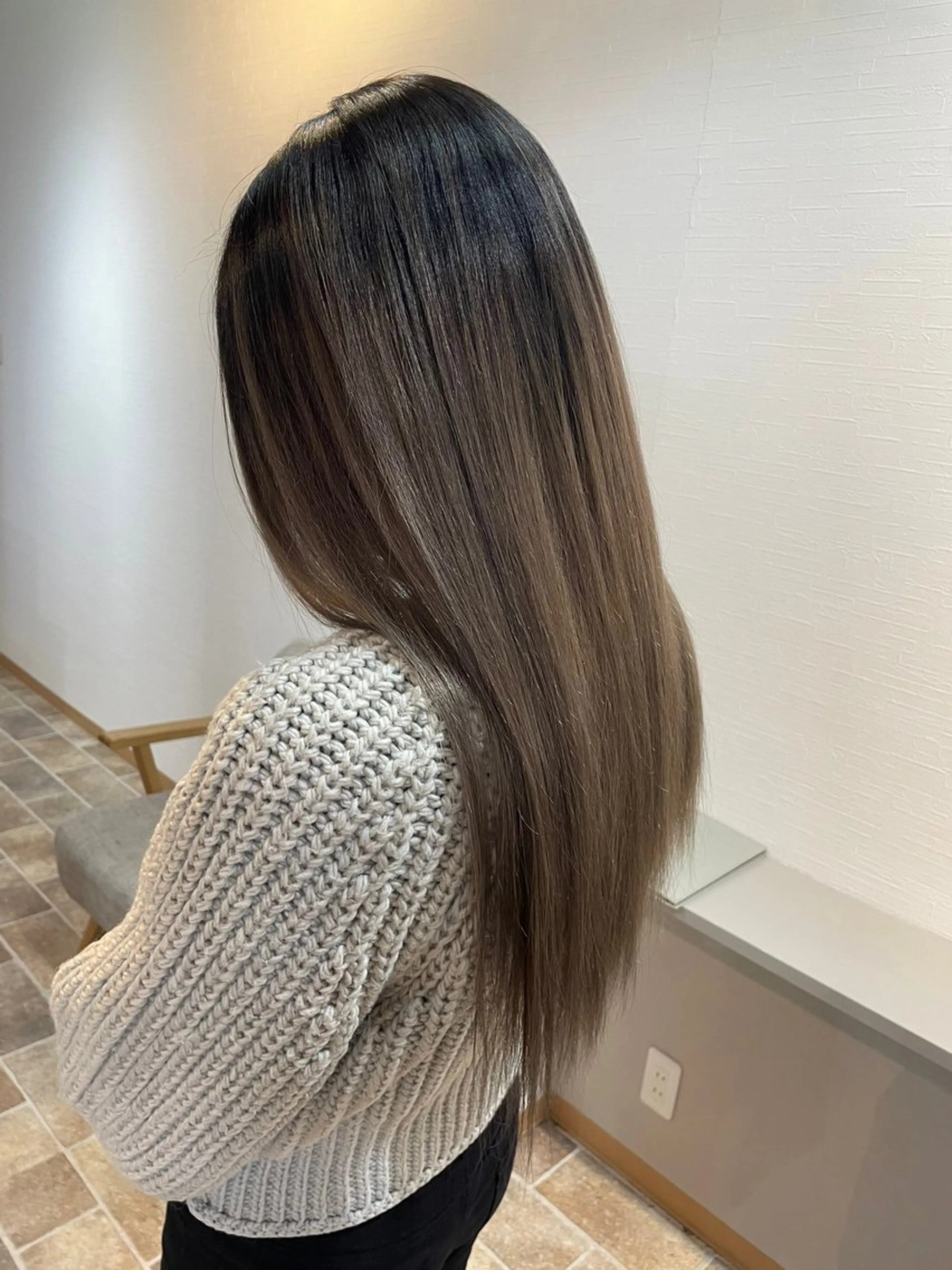 ロング カラー ブリーチ グラデーションカラー グレージュ ヘアカラー Ammi hair所属・YUI/ ブリーチカラー🌷のヘアスタイル