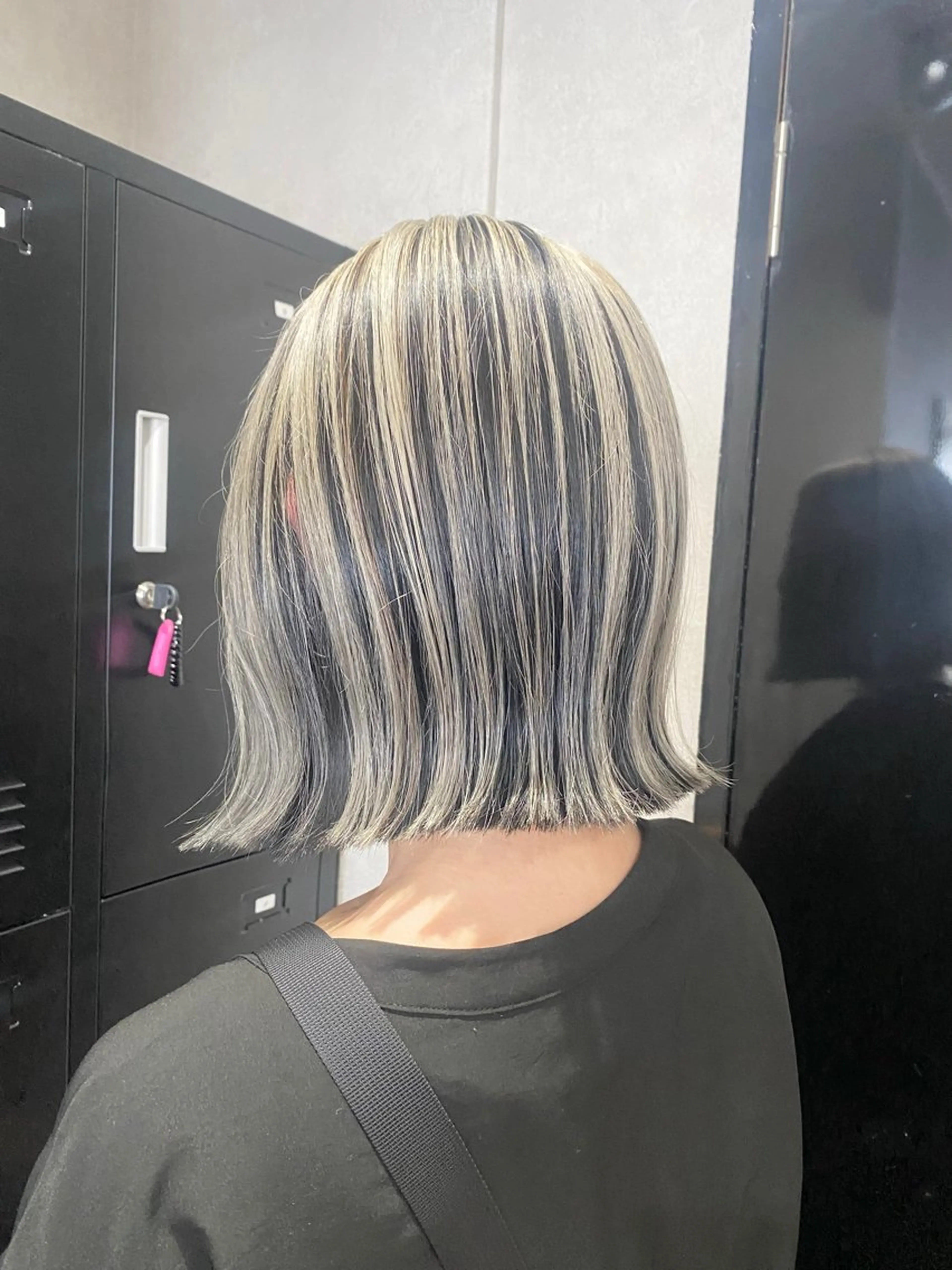 ミディアム 切りっぱなしボブ ボブ カット ヘアカラー _White所属・ＳＨＩ ＺＵのヘアスタイル