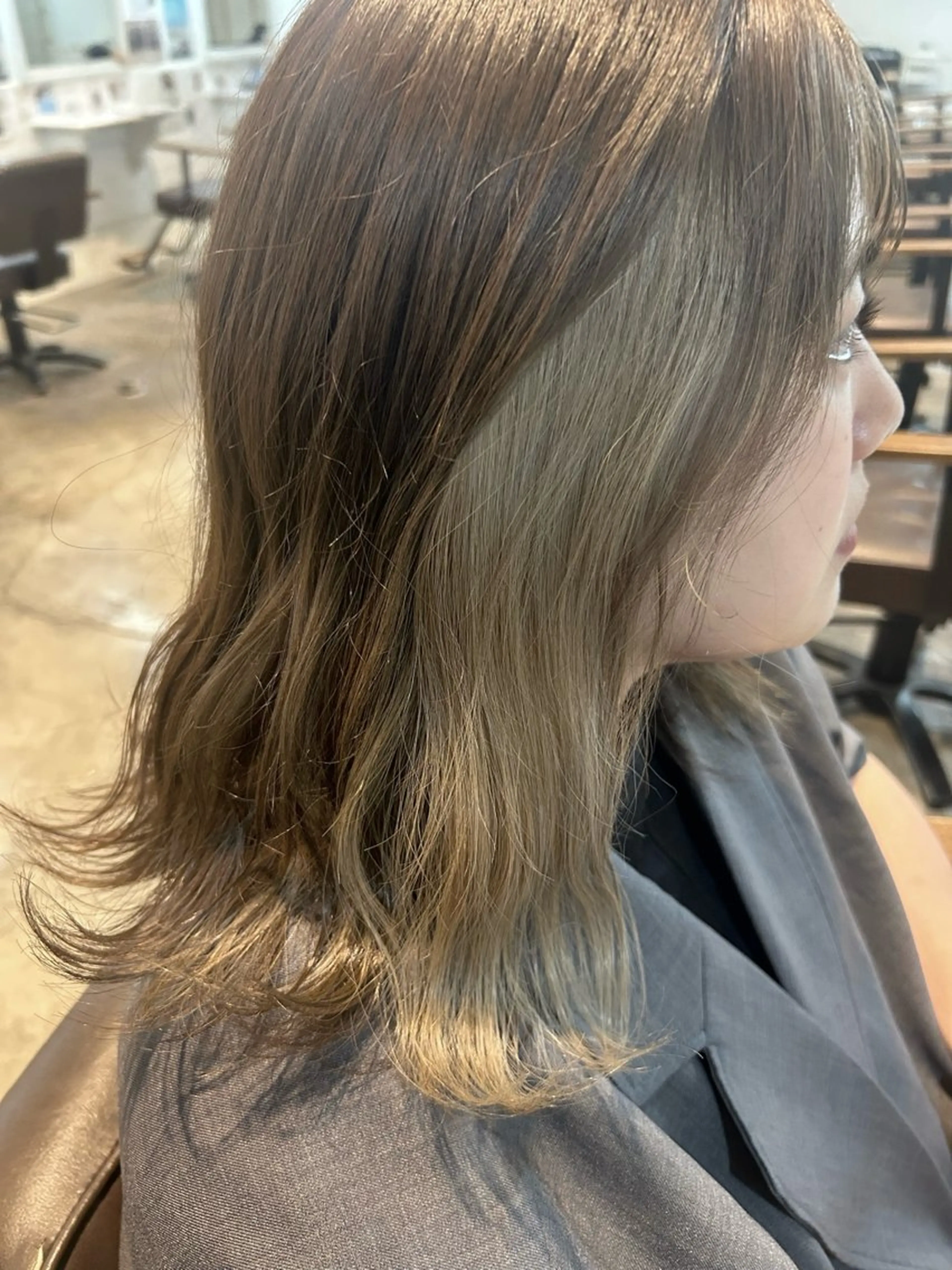 カラー ブリーチ イヤリングカラー オレンジ 中島 花彩のヘアスタイル