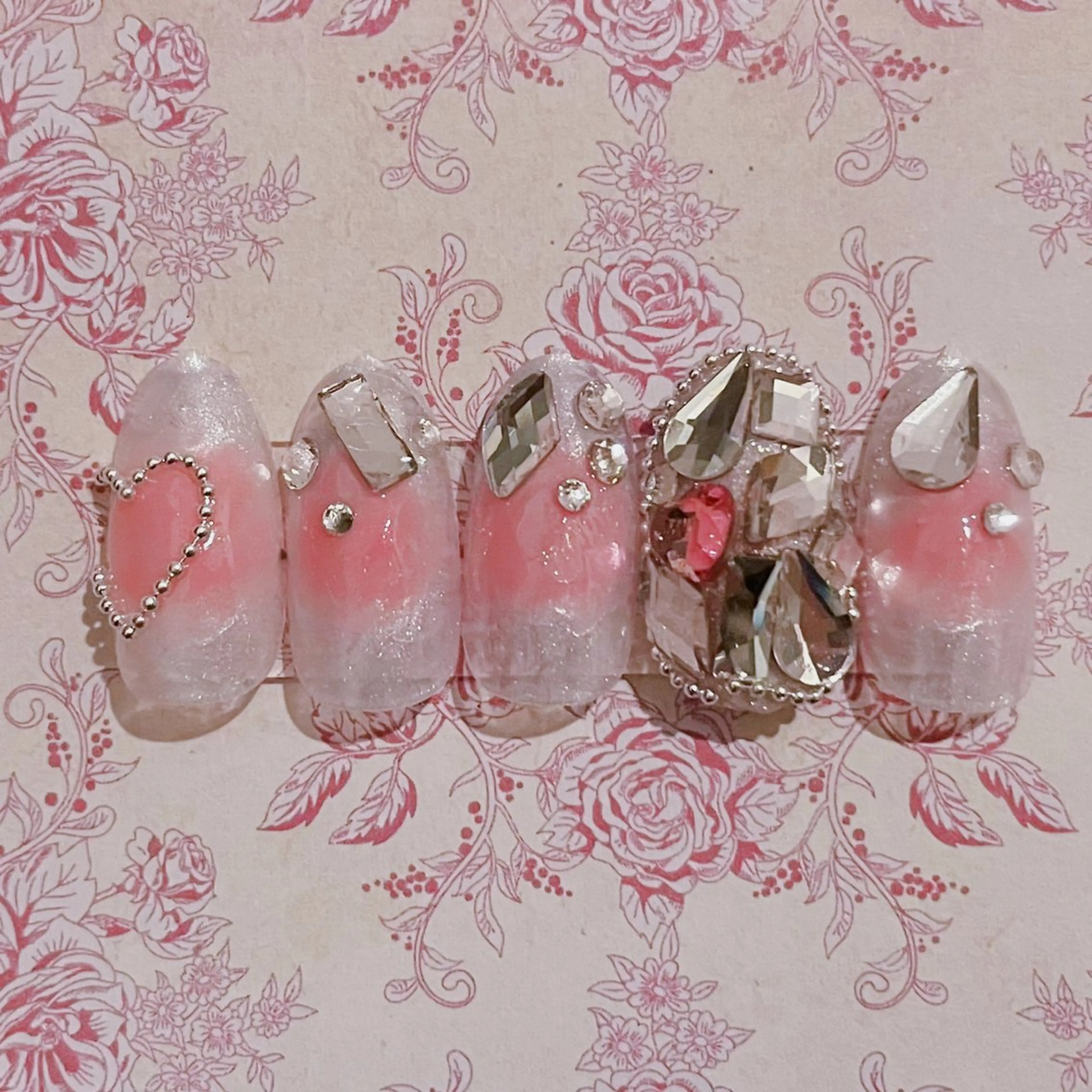 ネイル パーツ全部¥110 サロンミミのネイルデザイン