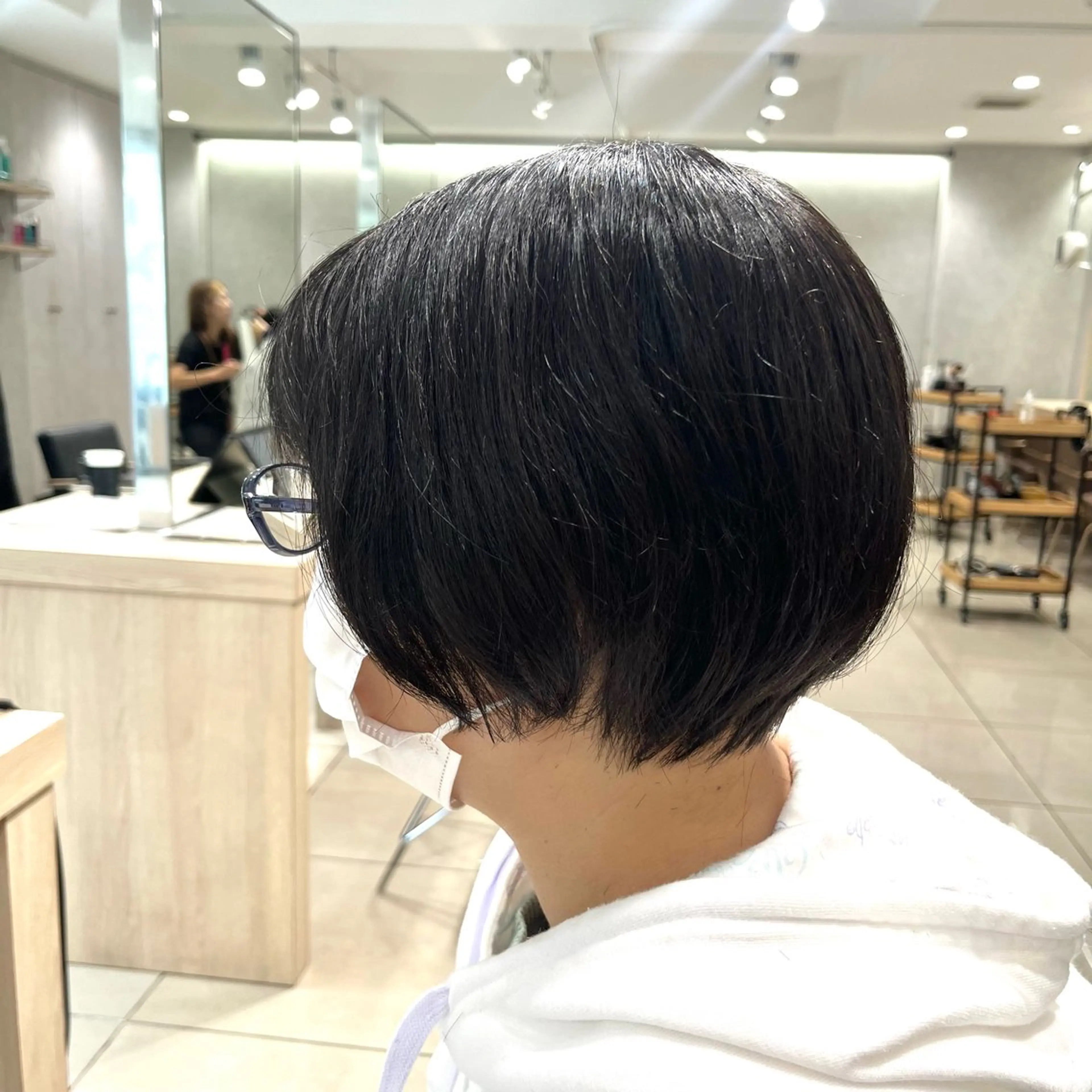 ショート ショートボブ 丸みショート ボブ くせ毛 ショートヘア カット 巖本 真希のヘアスタイル