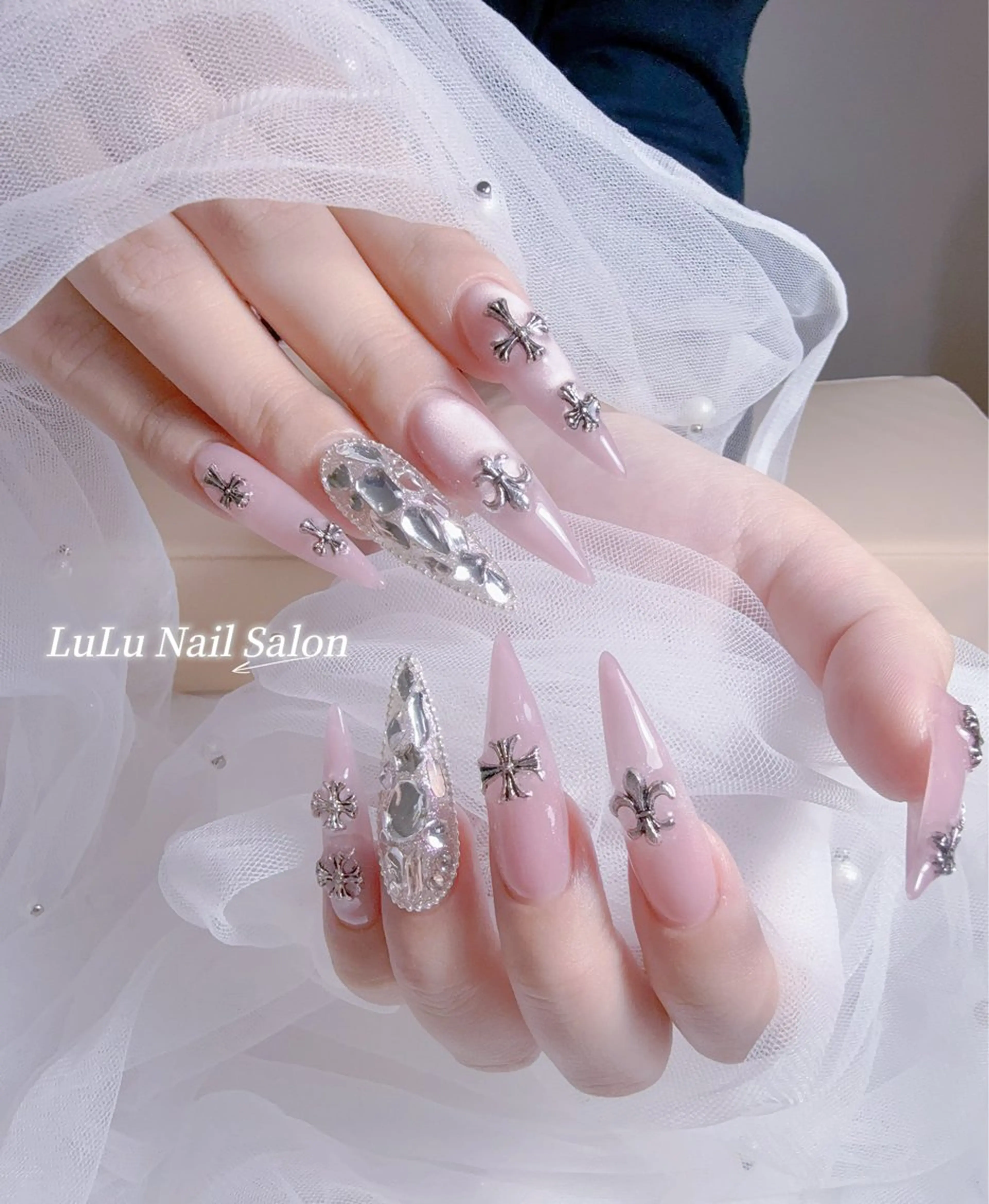 ネイル ハンドネイル LULU Nail  Salon 新宿所属・LU LU NailSalonのネイルデザイン