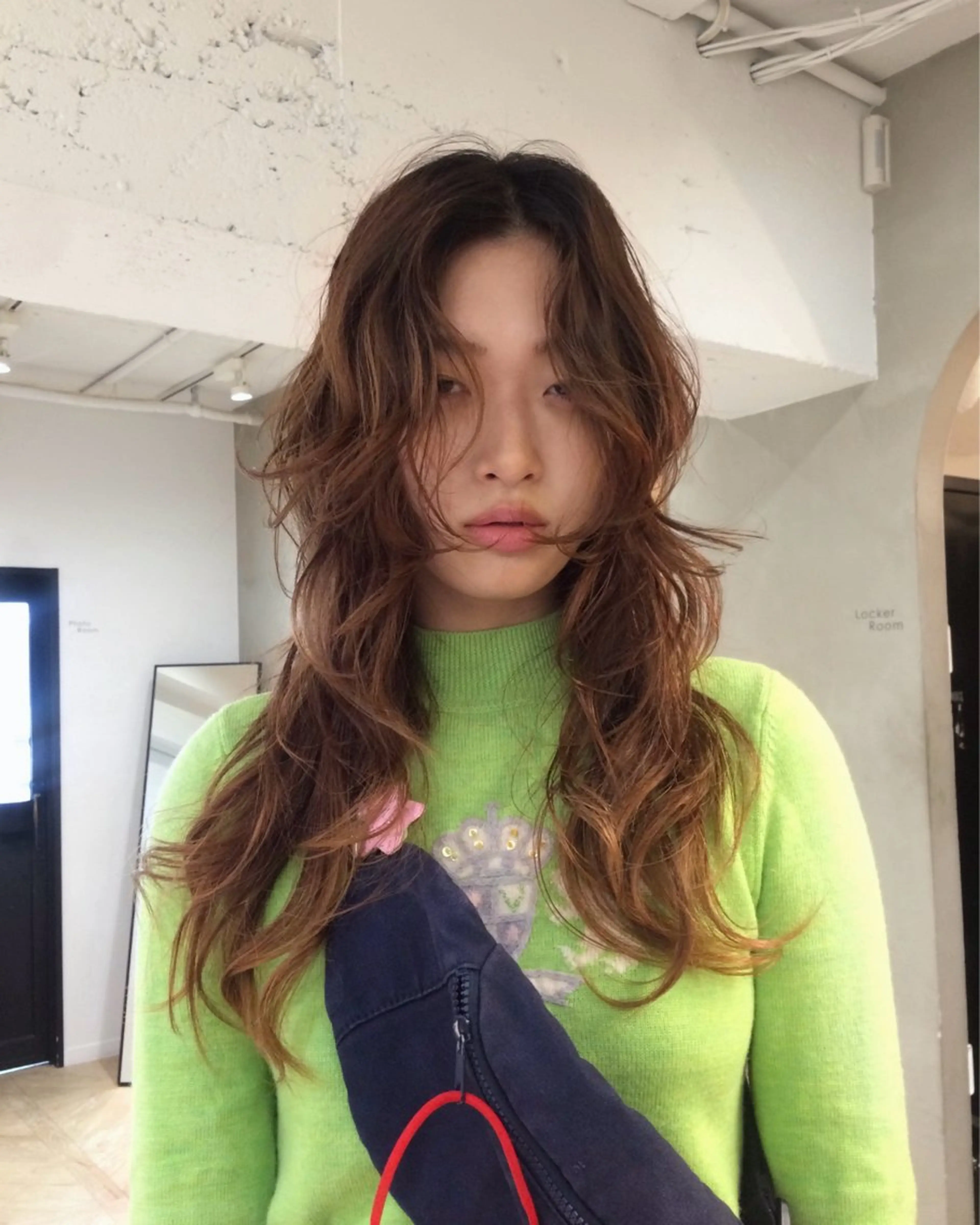 ロング カラー ベージュカラー ブラウンカラー 顔まわりレイヤー レイヤーカット レイヤーカット/栄/ 顔周り/キトウモエノのヘアスタイル